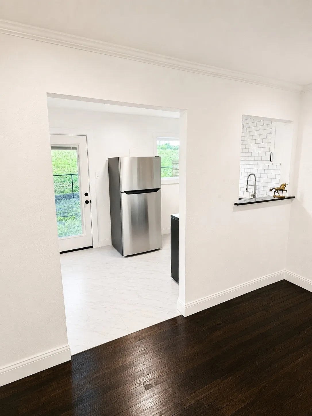 Single Family Residence For Sale in Tarrant County , 220 Sky Acres Drive, Westworth Village, Texas 76114, 2 Bedroom, 1 Bathroom, 1 Garage spaces, 924 Sqft, built in 1952, mls#21380322, Real Estate Agent in Westworth Village, Homes For Sale in Tarrant county, Homes For Sale in Westworth Village, Realtor in Westworth Village Texas, Real Estate Brokerage Independent Realty Texas, Luminita Cordes Realtor