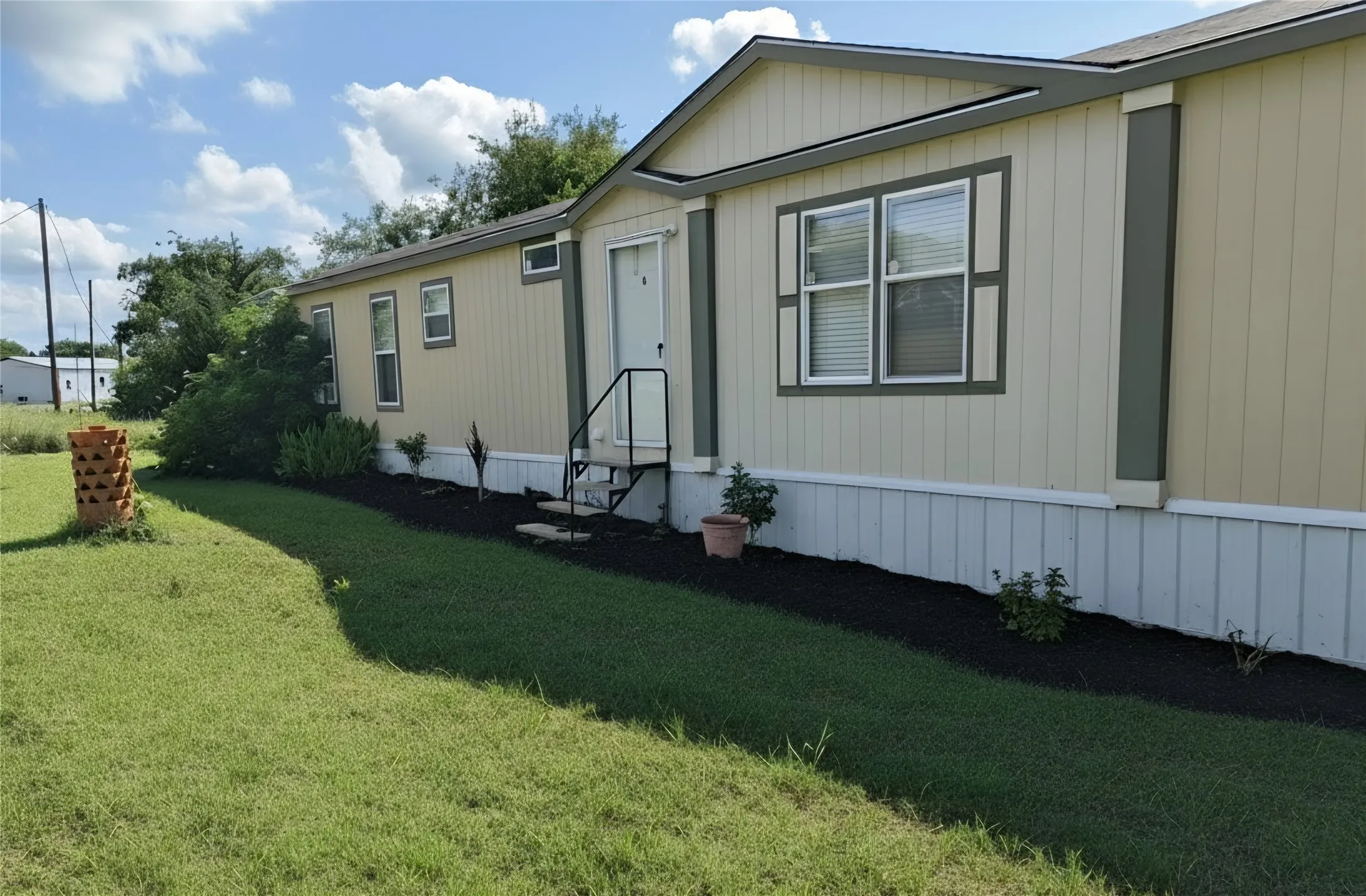 Manufactured Home For Sale in Wise County , 237 High Bluff Drive, Bridgeport, Texas 76426, 3 Bedroom, 2 Bathroom, Garage spaces, 1,440 Sqft, built in 2020, mls#21378087, Real Estate Agent in Bridgeport, Homes For Sale in Wise county, Homes For Sale in Bridgeport, Realtor in Bridgeport Texas, Real Estate Brokerage Independent Realty Texas, Luminita Cordes Realtor