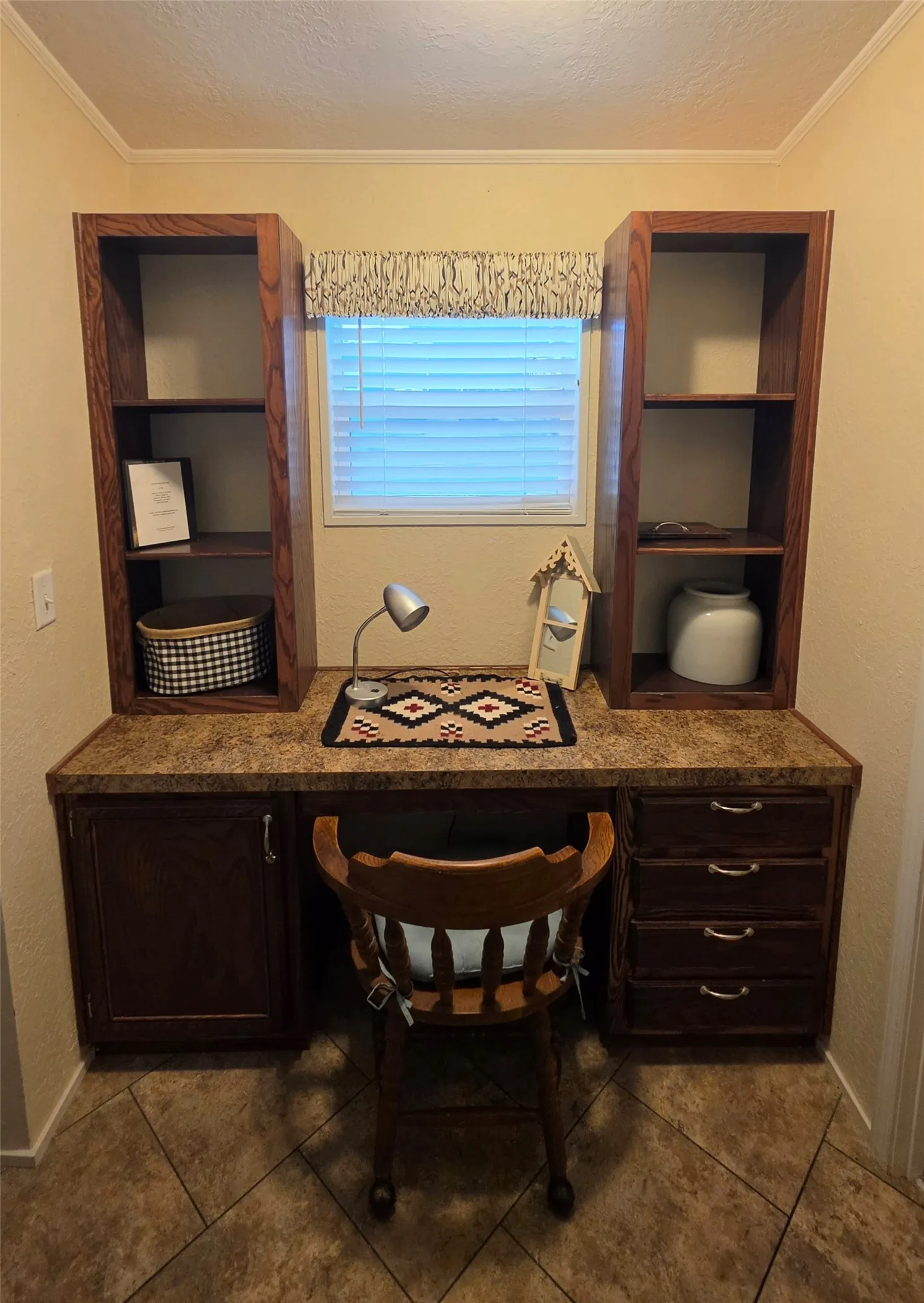 Nook Between Primary Bedroom & Laundry