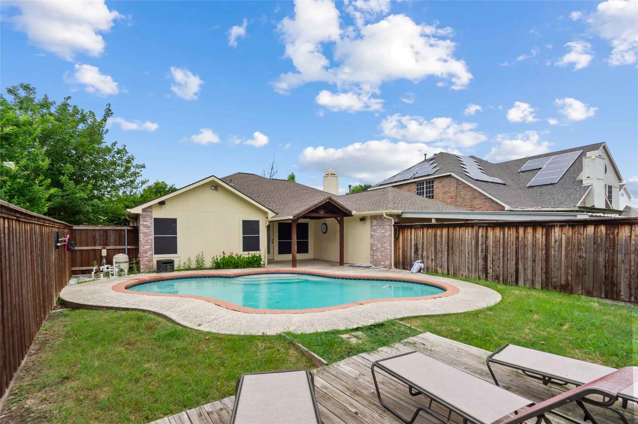 Single Family Residence For Rent in Dallas County , 2726 Crosslands Drive, Garland, Texas 75040, 3 Bedroom, 2 Bathroom, 2 Garage spaces, 1,694 Sqft, built in 1990, mls#21379216, Real Estate Agent in Garland, Homes For Rent in Dallas county, Homes For Rent in Garland, Realtor in Garland Texas, Real Estate Brokerage Independent Realty Texas, Luminita Cordes Realtor