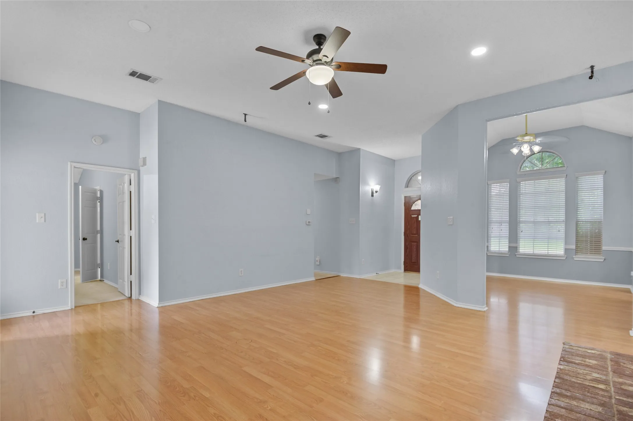 Single Family Residence For Rent in Dallas County , 2726 Crosslands Drive, Garland, Texas 75040, 3 Bedroom, 2 Bathroom, 2 Garage spaces, 1,694 Sqft, built in 1990, mls#21379216, Real Estate Agent in Garland, Homes For Rent in Dallas county, Homes For Rent in Garland, Realtor in Garland Texas, Real Estate Brokerage Independent Realty Texas, Luminita Cordes Realtor