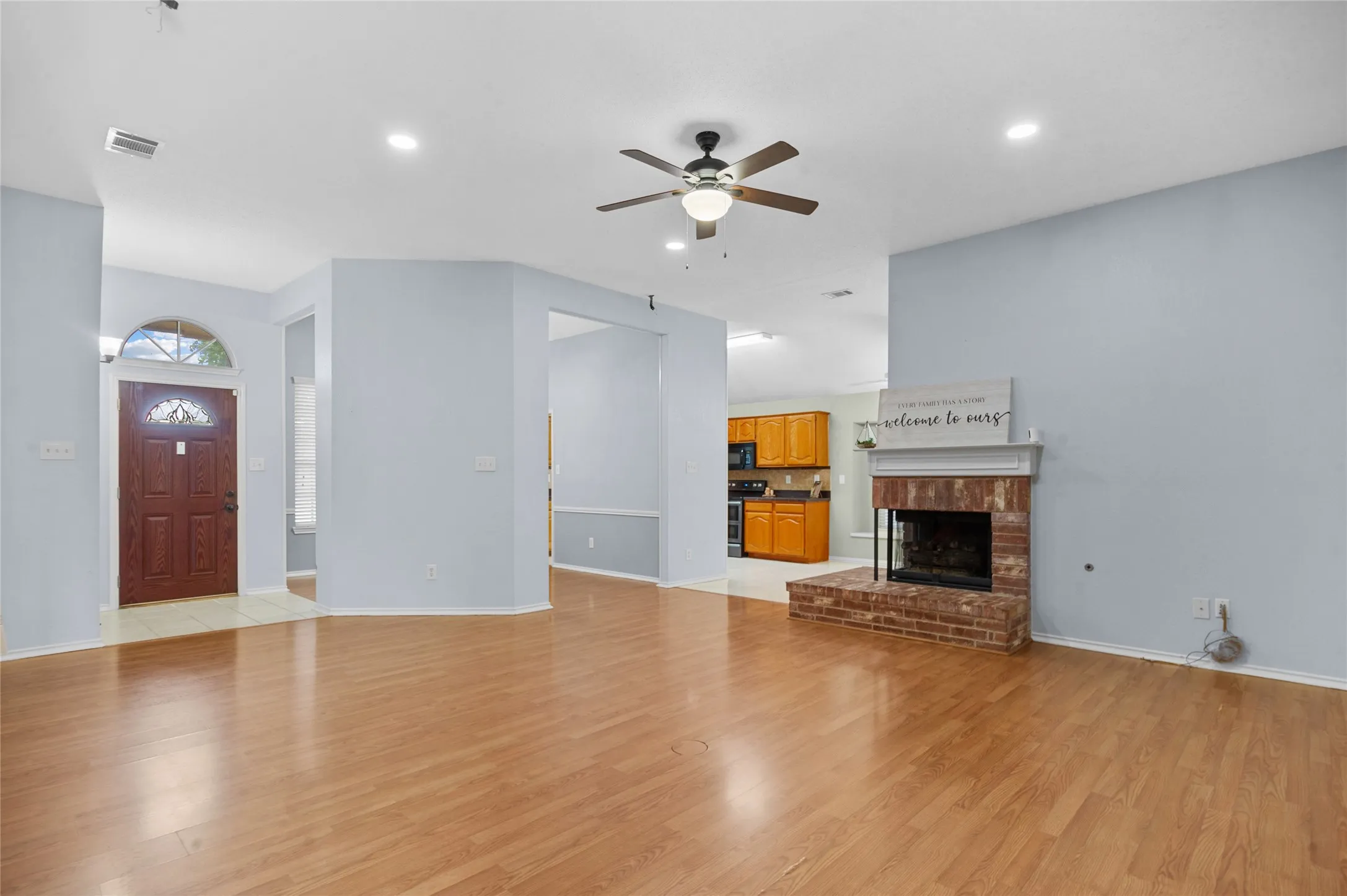 Single Family Residence For Rent in Dallas County , 2726 Crosslands Drive, Garland, Texas 75040, 3 Bedroom, 2 Bathroom, 2 Garage spaces, 1,694 Sqft, built in 1990, mls#21379216, Real Estate Agent in Garland, Homes For Rent in Dallas county, Homes For Rent in Garland, Realtor in Garland Texas, Real Estate Brokerage Independent Realty Texas, Luminita Cordes Realtor