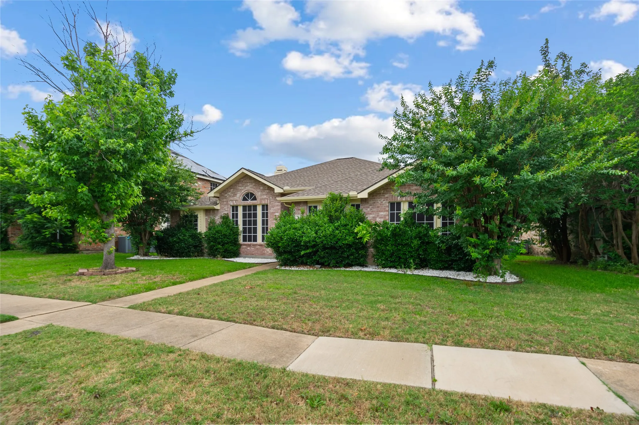 Single Family Residence For Rent in Dallas County , 2726 Crosslands Drive, Garland, Texas 75040, 3 Bedroom, 2 Bathroom, 2 Garage spaces, 1,694 Sqft, built in 1990, mls#21379216, Real Estate Agent in Garland, Homes For Rent in Dallas county, Homes For Rent in Garland, Realtor in Garland Texas, Real Estate Brokerage Independent Realty Texas, Luminita Cordes Realtor