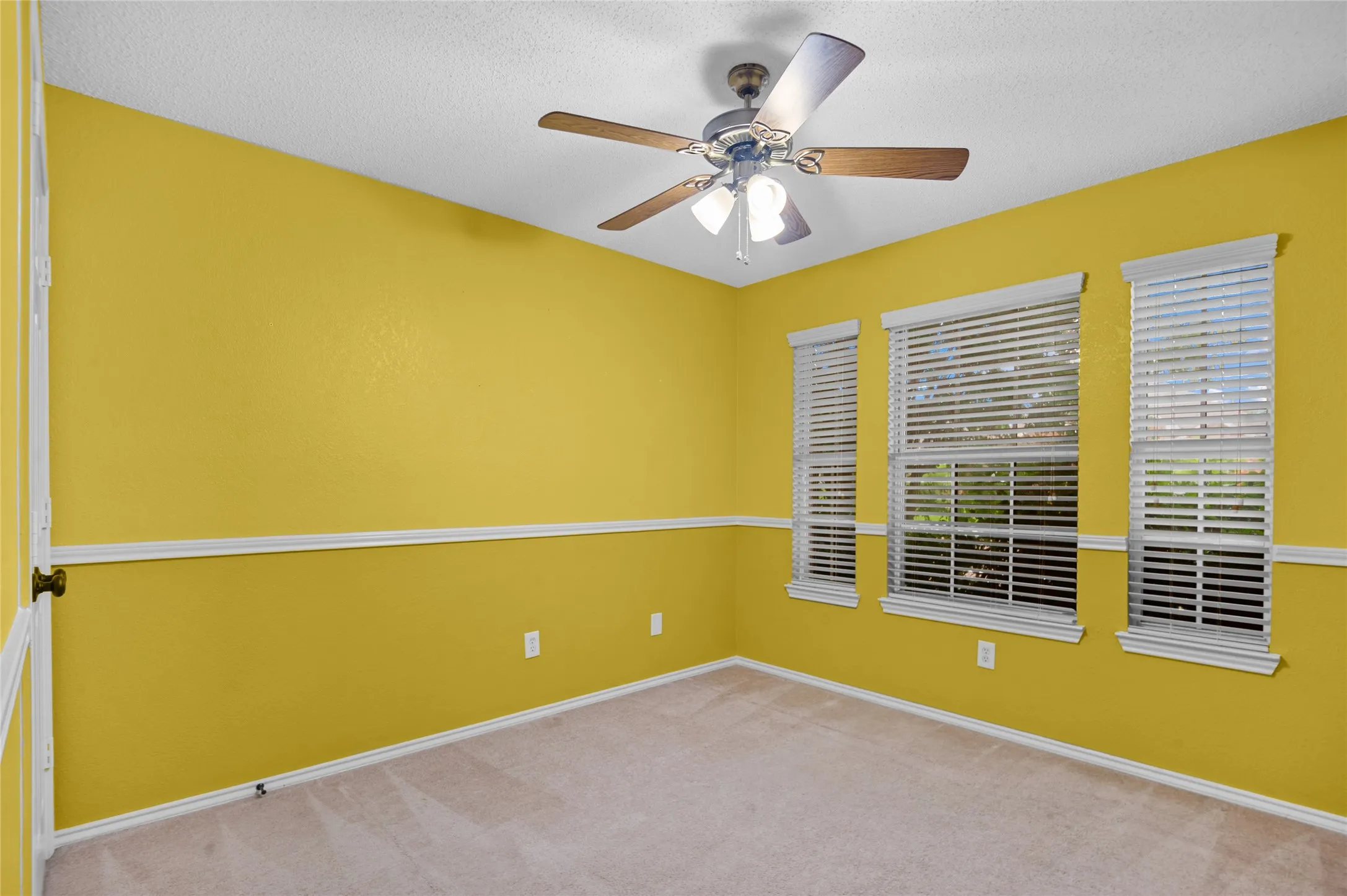 Single Family Residence For Rent in Dallas County , 2726 Crosslands Drive, Garland, Texas 75040, 3 Bedroom, 2 Bathroom, 2 Garage spaces, 1,694 Sqft, built in 1990, mls#21379216, Real Estate Agent in Garland, Homes For Rent in Dallas county, Homes For Rent in Garland, Realtor in Garland Texas, Real Estate Brokerage Independent Realty Texas, Luminita Cordes Realtor