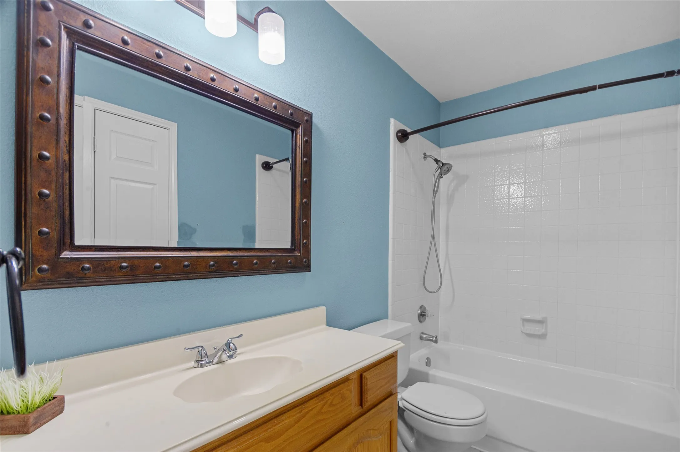 Single Family Residence For Rent in Dallas County , 2726 Crosslands Drive, Garland, Texas 75040, 3 Bedroom, 2 Bathroom, 2 Garage spaces, 1,694 Sqft, built in 1990, mls#21379216, Real Estate Agent in Garland, Homes For Rent in Dallas county, Homes For Rent in Garland, Realtor in Garland Texas, Real Estate Brokerage Independent Realty Texas, Luminita Cordes Realtor