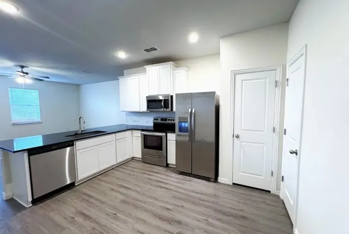Townhouse For Rent in Tarrant County , 758 Bonnet Trail, Arlington, Texas 76001, 3 Bedroom, 3 Bathroom, 1 Garage spaces, 1,612 Sqft, built in 2022, mls#21380395, Real Estate Agent in Arlington, Homes For Rent in Tarrant county, Homes For Rent in Arlington, Realtor in Arlington Texas, Real Estate Brokerage Independent Realty Texas, Luminita Cordes Realtor