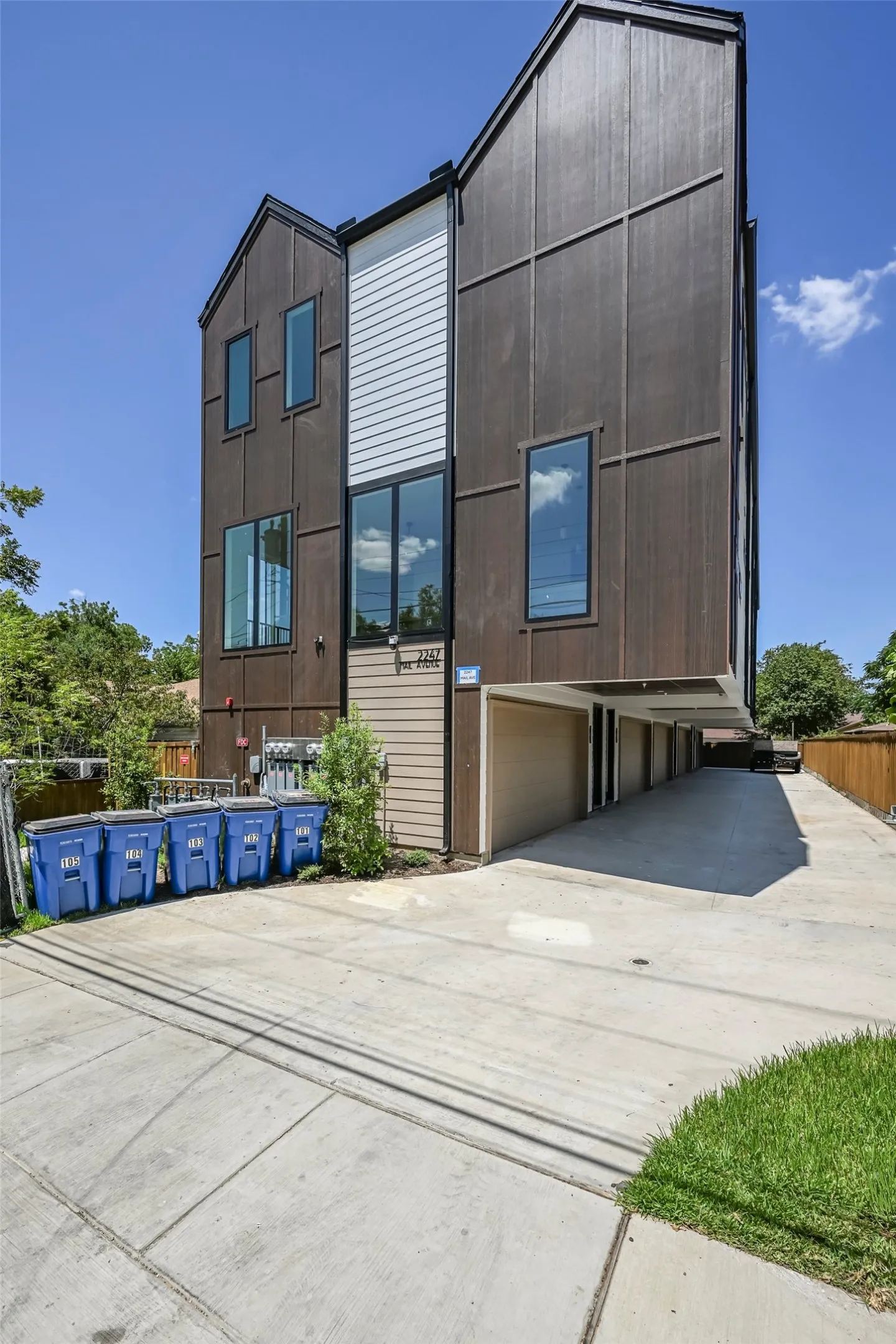 Townhouse For Sale in Dallas County , 2247 Mail Avenue 102, Dallas, Texas 75235, 2 Bedroom, 3 Bathroom, 2 Garage spaces, 1,500 Sqft, built in 2026, mls#21380378, Real Estate Agent in Dallas, Homes For Sale in Dallas county, Homes For Sale in Dallas, Realtor in Dallas Texas, Real Estate Brokerage Independent Realty Texas, Luminita Cordes Realtor