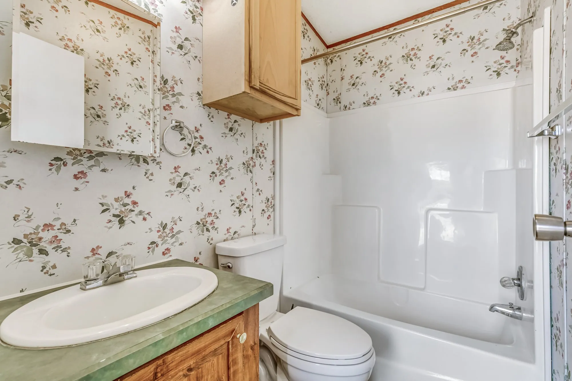 Mobile Home For Sale in Parker County , 206 Creekview Meadows Court, Springtown, Texas 76082, 3 Bedroom, 2 Bathroom, Garage spaces, 1,216 Sqft, built in 2001, mls#21380408, Real Estate Agent in Springtown, Homes For Sale in Parker county, Homes For Sale in Springtown, Realtor in Springtown Texas, Real Estate Brokerage Independent Realty Texas, Luminita Cordes Realtor