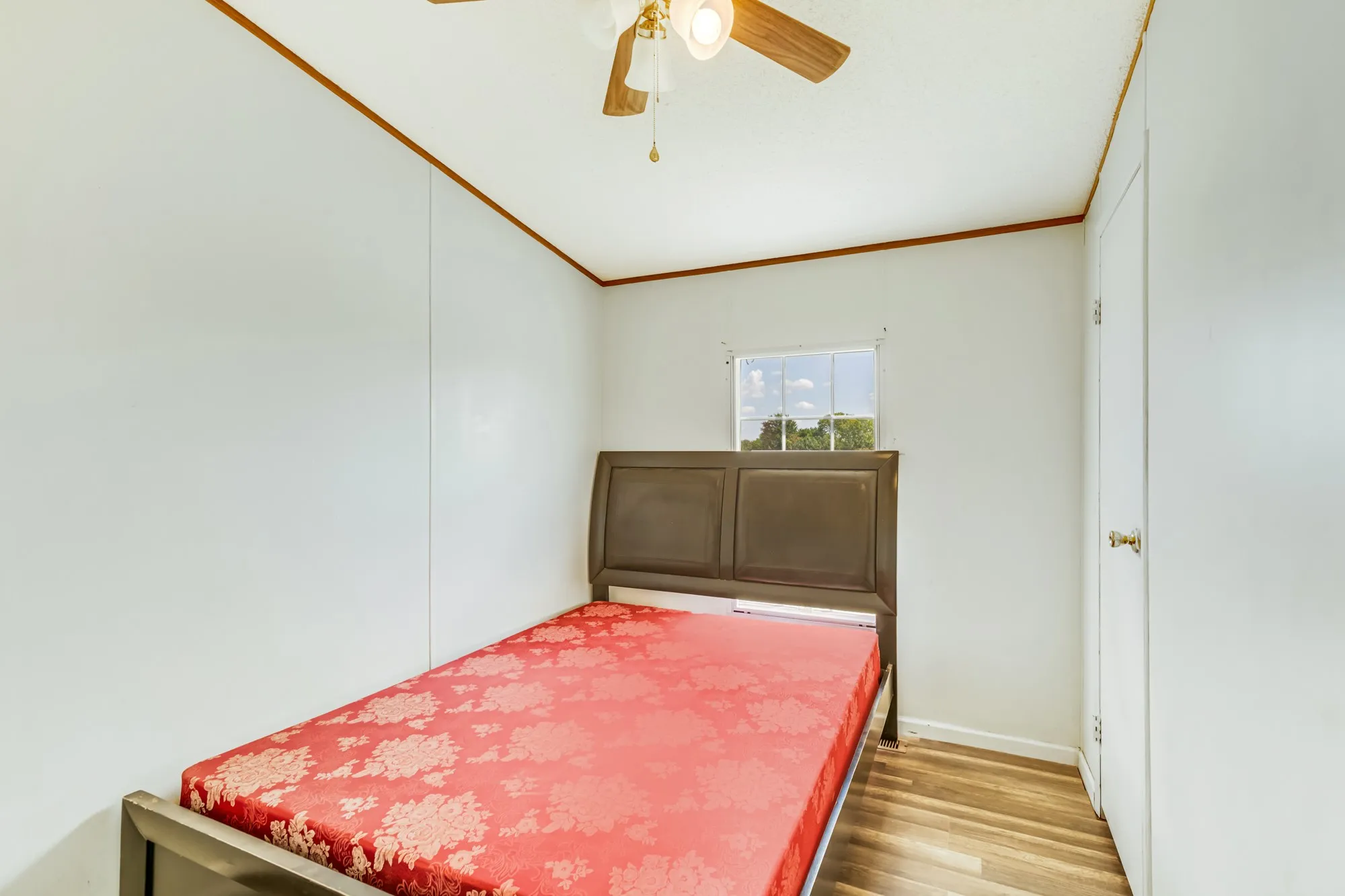 Mobile Home For Sale in Parker County , 206 Creekview Meadows Court, Springtown, Texas 76082, 3 Bedroom, 2 Bathroom, Garage spaces, 1,216 Sqft, built in 2001, mls#21380408, Real Estate Agent in Springtown, Homes For Sale in Parker county, Homes For Sale in Springtown, Realtor in Springtown Texas, Real Estate Brokerage Independent Realty Texas, Luminita Cordes Realtor