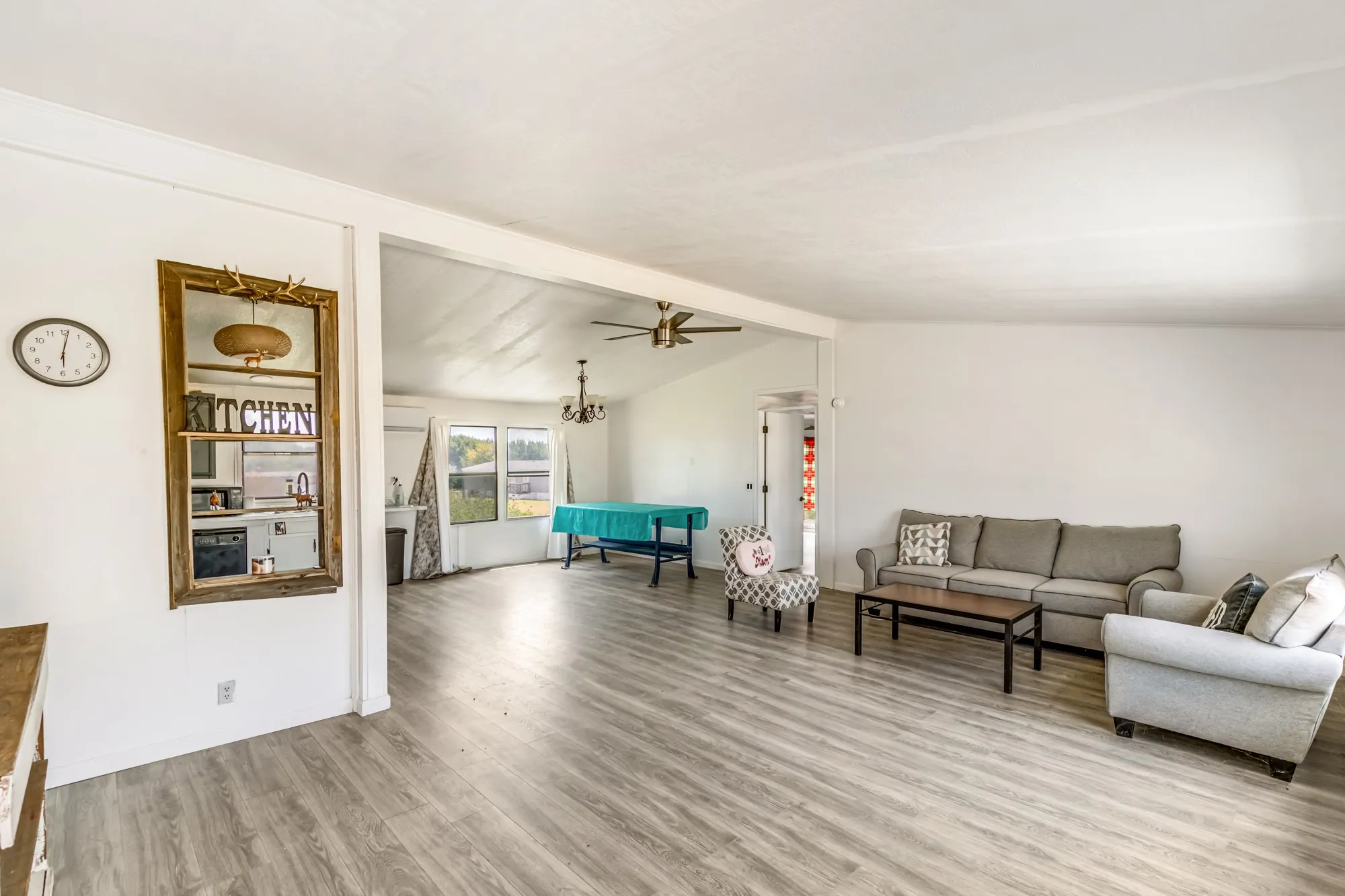 Mobile Home For Sale in Parker County , 206 Creekview Meadows Court, Springtown, Texas 76082, 3 Bedroom, 2 Bathroom, Garage spaces, 1,216 Sqft, built in 2001, mls#21380408, Real Estate Agent in Springtown, Homes For Sale in Parker county, Homes For Sale in Springtown, Realtor in Springtown Texas, Real Estate Brokerage Independent Realty Texas, Luminita Cordes Realtor