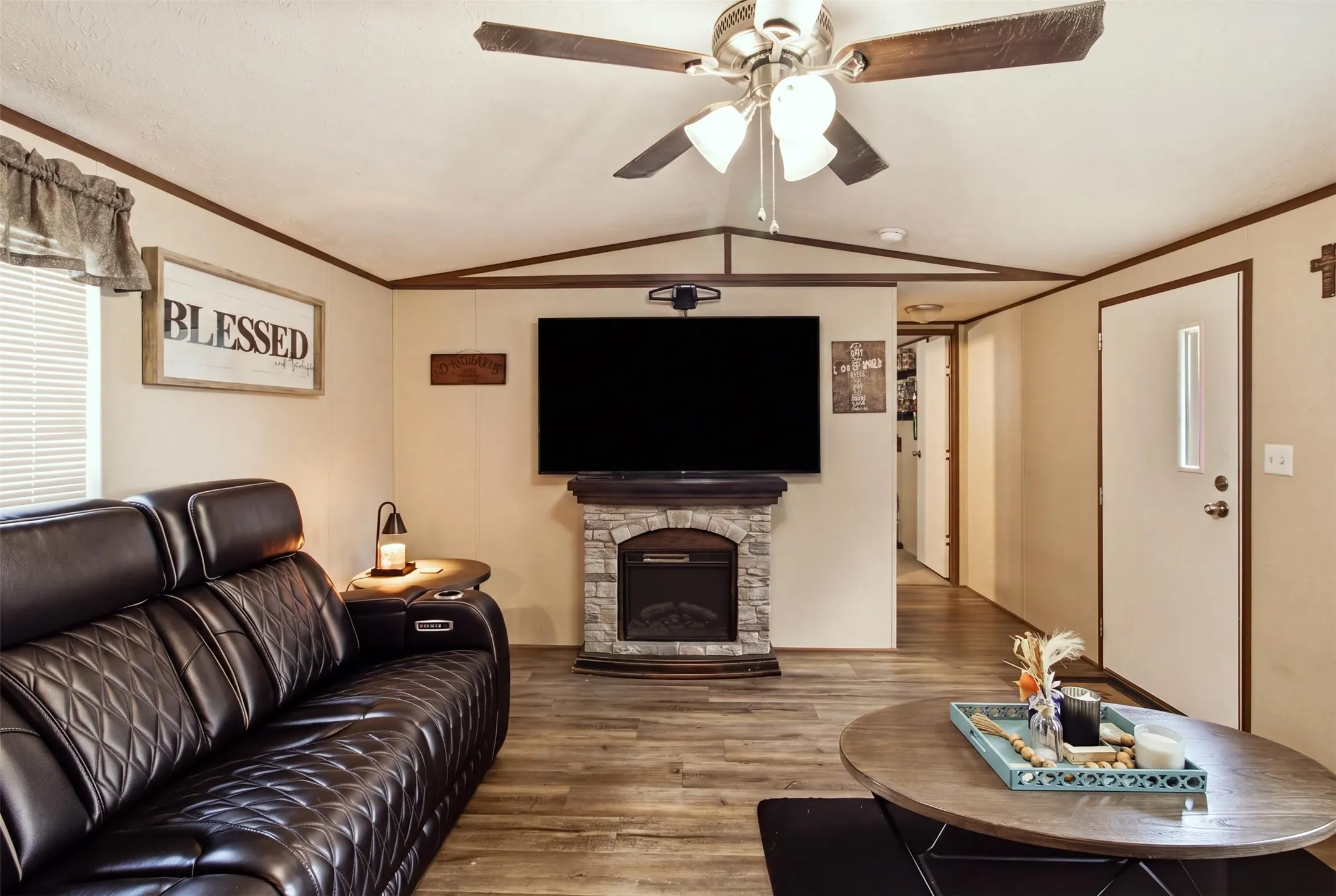 Manufactured Home For Sale in Henderson County , 182 Big Chief Drive, Gun Barrel City, Texas 75156, 2 Bedroom, 2 Bathroom, Garage spaces, 900 Sqft, built in 2018, mls#21372195, Real Estate Agent in Gun Barrel City, Homes For Sale in Henderson county, Homes For Sale in Gun Barrel City, Realtor in Gun Barrel City Texas, Real Estate Brokerage Independent Realty Texas, Luminita Cordes Realtor
