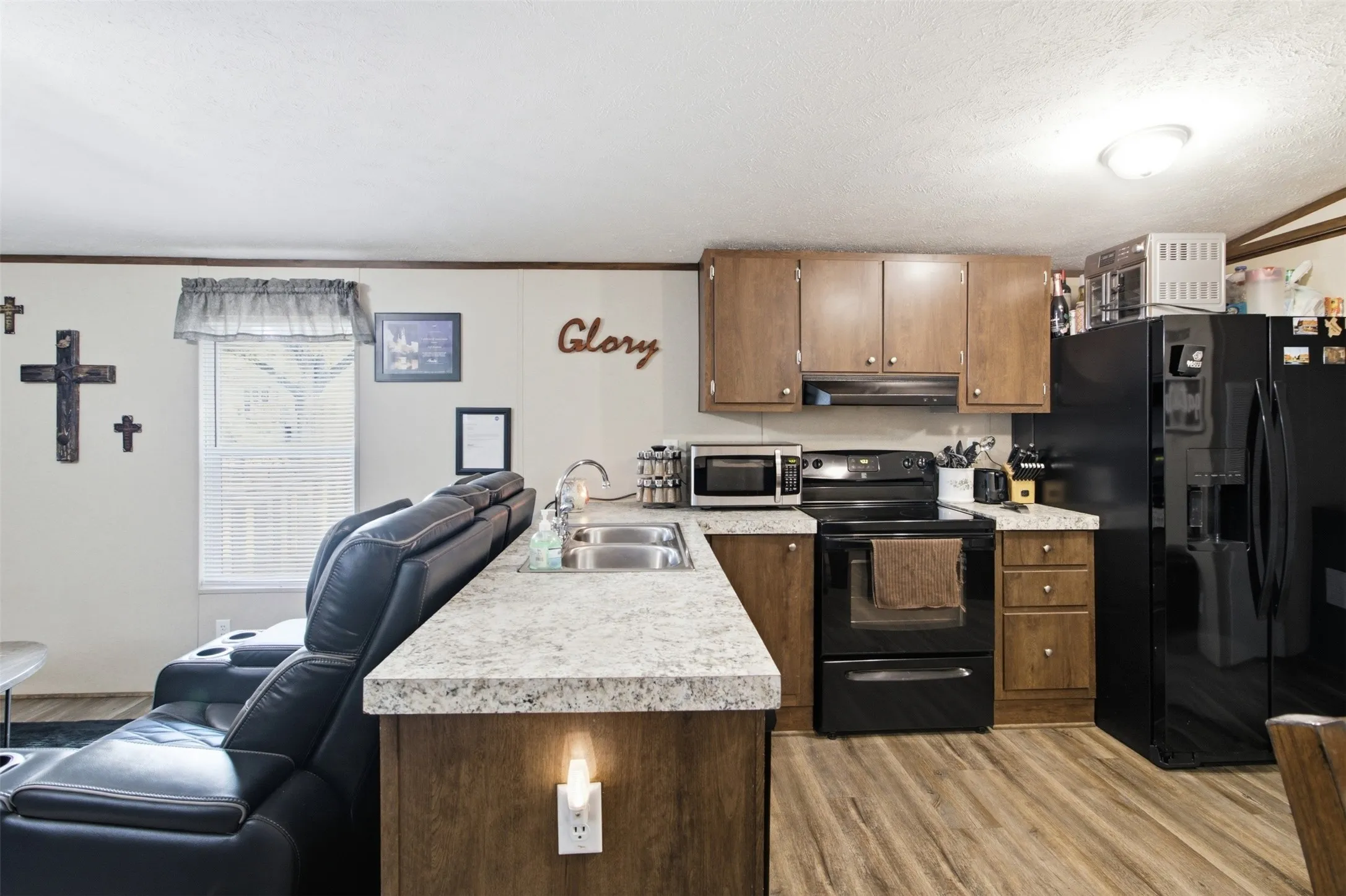 Manufactured Home For Sale in Henderson County , 182 Big Chief Drive, Gun Barrel City, Texas 75156, 2 Bedroom, 2 Bathroom, Garage spaces, 900 Sqft, built in 2018, mls#21372195, Real Estate Agent in Gun Barrel City, Homes For Sale in Henderson county, Homes For Sale in Gun Barrel City, Realtor in Gun Barrel City Texas, Real Estate Brokerage Independent Realty Texas, Luminita Cordes Realtor