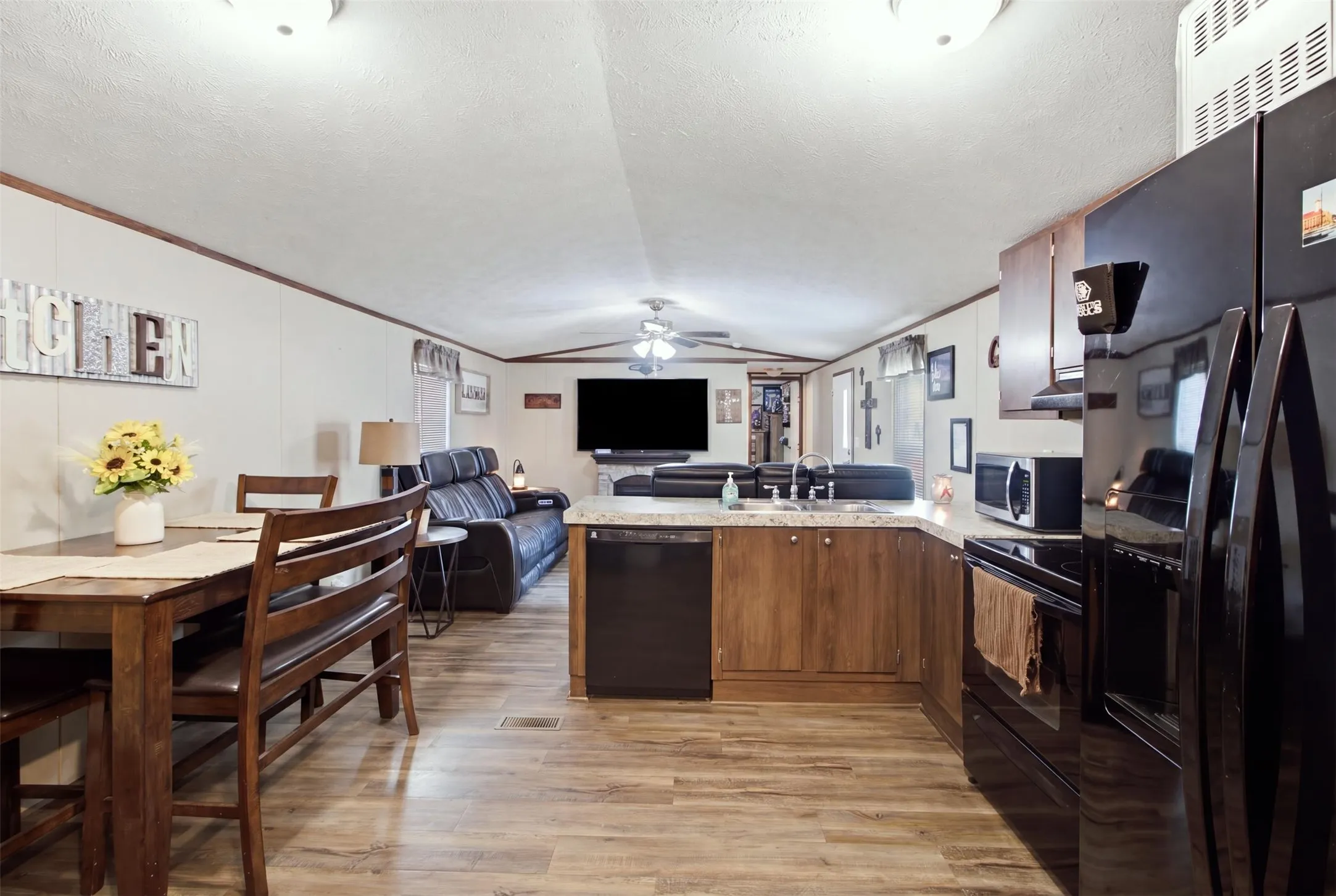 Manufactured Home For Sale in Henderson County , 182 Big Chief Drive, Gun Barrel City, Texas 75156, 2 Bedroom, 2 Bathroom, Garage spaces, 900 Sqft, built in 2018, mls#21372195, Real Estate Agent in Gun Barrel City, Homes For Sale in Henderson county, Homes For Sale in Gun Barrel City, Realtor in Gun Barrel City Texas, Real Estate Brokerage Independent Realty Texas, Luminita Cordes Realtor