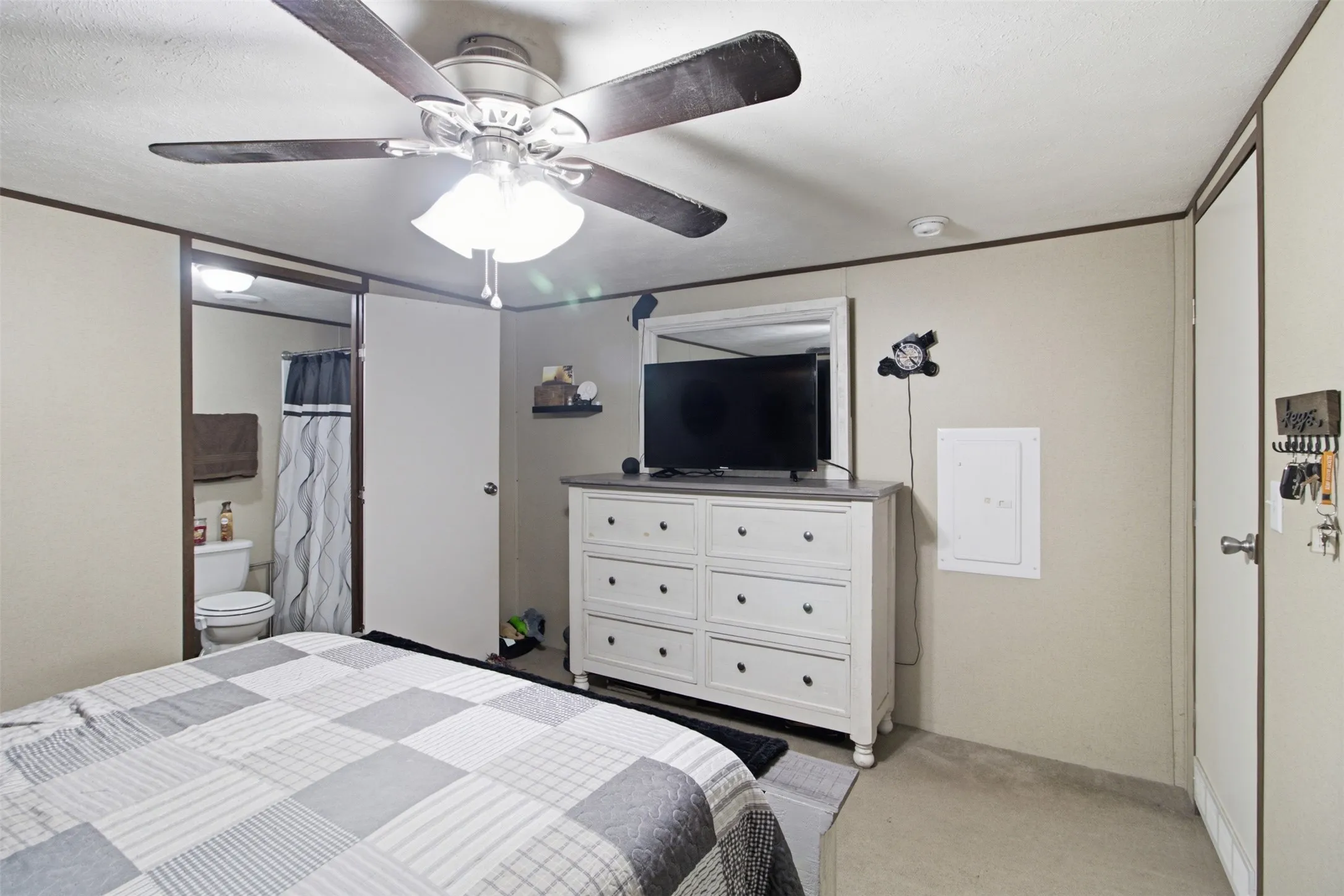 Manufactured Home For Sale in Henderson County , 182 Big Chief Drive, Gun Barrel City, Texas 75156, 2 Bedroom, 2 Bathroom, Garage spaces, 900 Sqft, built in 2018, mls#21372195, Real Estate Agent in Gun Barrel City, Homes For Sale in Henderson county, Homes For Sale in Gun Barrel City, Realtor in Gun Barrel City Texas, Real Estate Brokerage Independent Realty Texas, Luminita Cordes Realtor