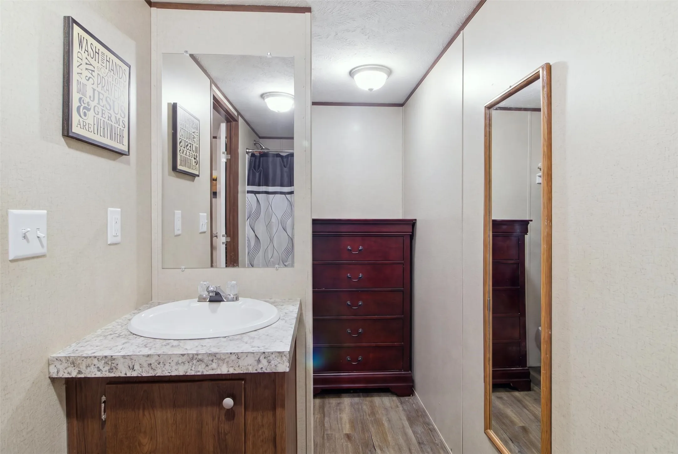 Manufactured Home For Sale in Henderson County , 182 Big Chief Drive, Gun Barrel City, Texas 75156, 2 Bedroom, 2 Bathroom, Garage spaces, 900 Sqft, built in 2018, mls#21372195, Real Estate Agent in Gun Barrel City, Homes For Sale in Henderson county, Homes For Sale in Gun Barrel City, Realtor in Gun Barrel City Texas, Real Estate Brokerage Independent Realty Texas, Luminita Cordes Realtor