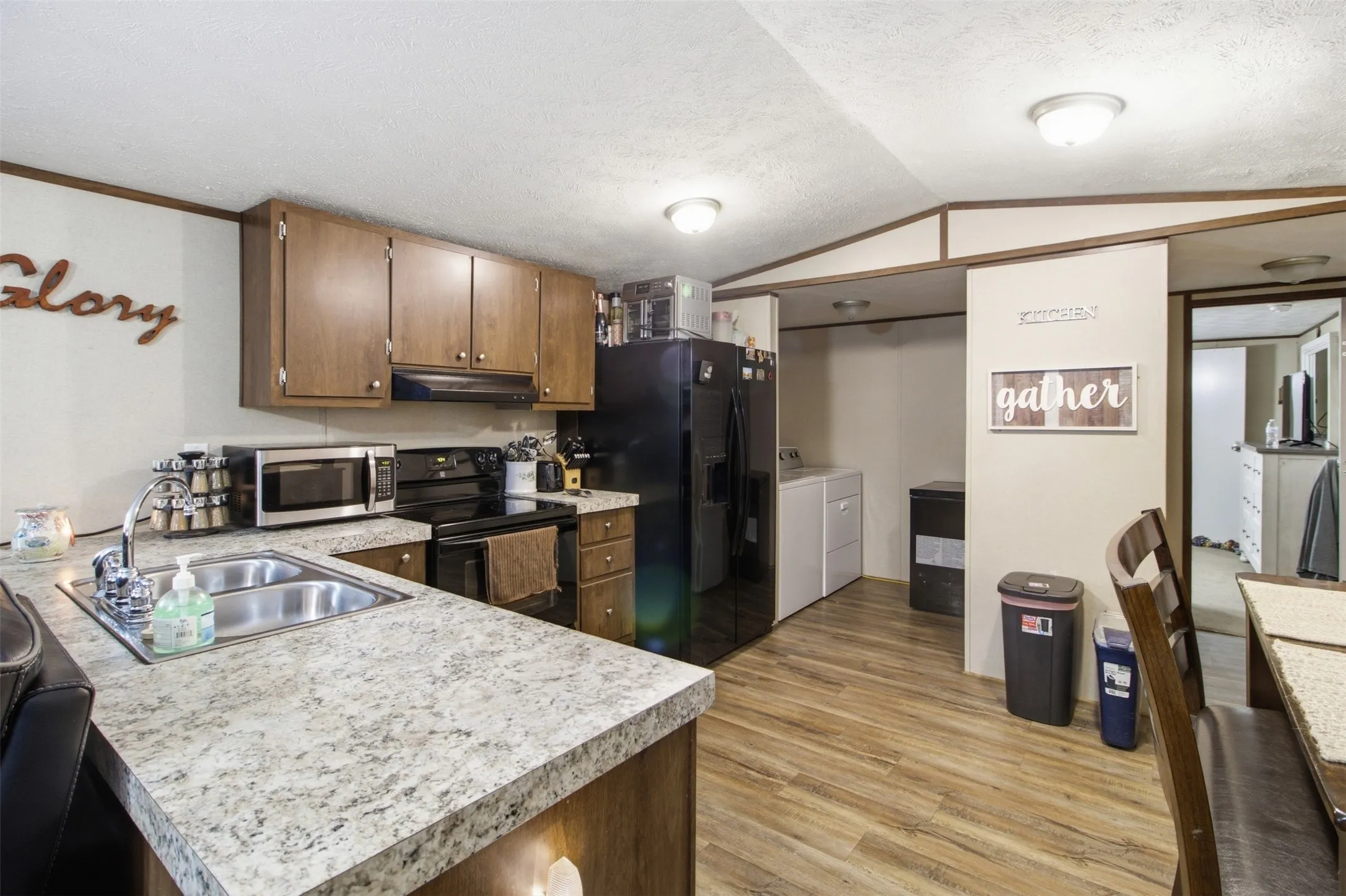 Manufactured Home For Sale in Henderson County , 182 Big Chief Drive, Gun Barrel City, Texas 75156, 2 Bedroom, 2 Bathroom, Garage spaces, 900 Sqft, built in 2018, mls#21372195, Real Estate Agent in Gun Barrel City, Homes For Sale in Henderson county, Homes For Sale in Gun Barrel City, Realtor in Gun Barrel City Texas, Real Estate Brokerage Independent Realty Texas, Luminita Cordes Realtor