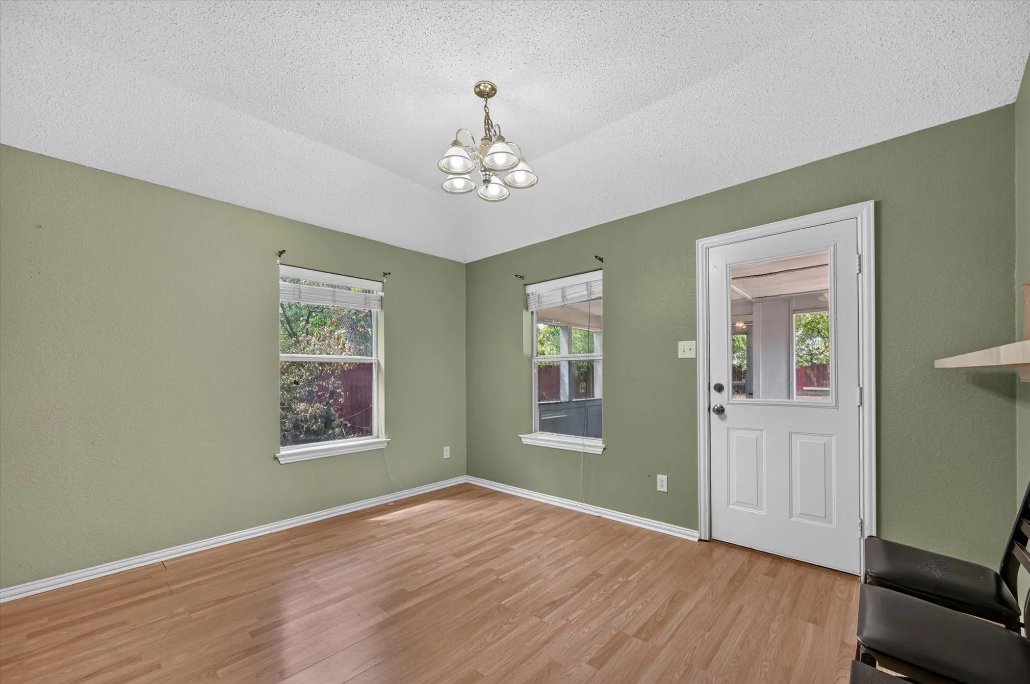 Single Family Residence For Rent in Dallas County , 315 S Jefferson Street, Irving, Texas 75060, 3 Bedroom, 2 Bathroom, 2 Garage spaces, 1,472 Sqft, built in 2004, mls#21380407, Real Estate Agent in Irving, Homes For Rent in Dallas county, Homes For Rent in Irving, Realtor in Irving Texas, Real Estate Brokerage Independent Realty Texas, Luminita Cordes Realtor