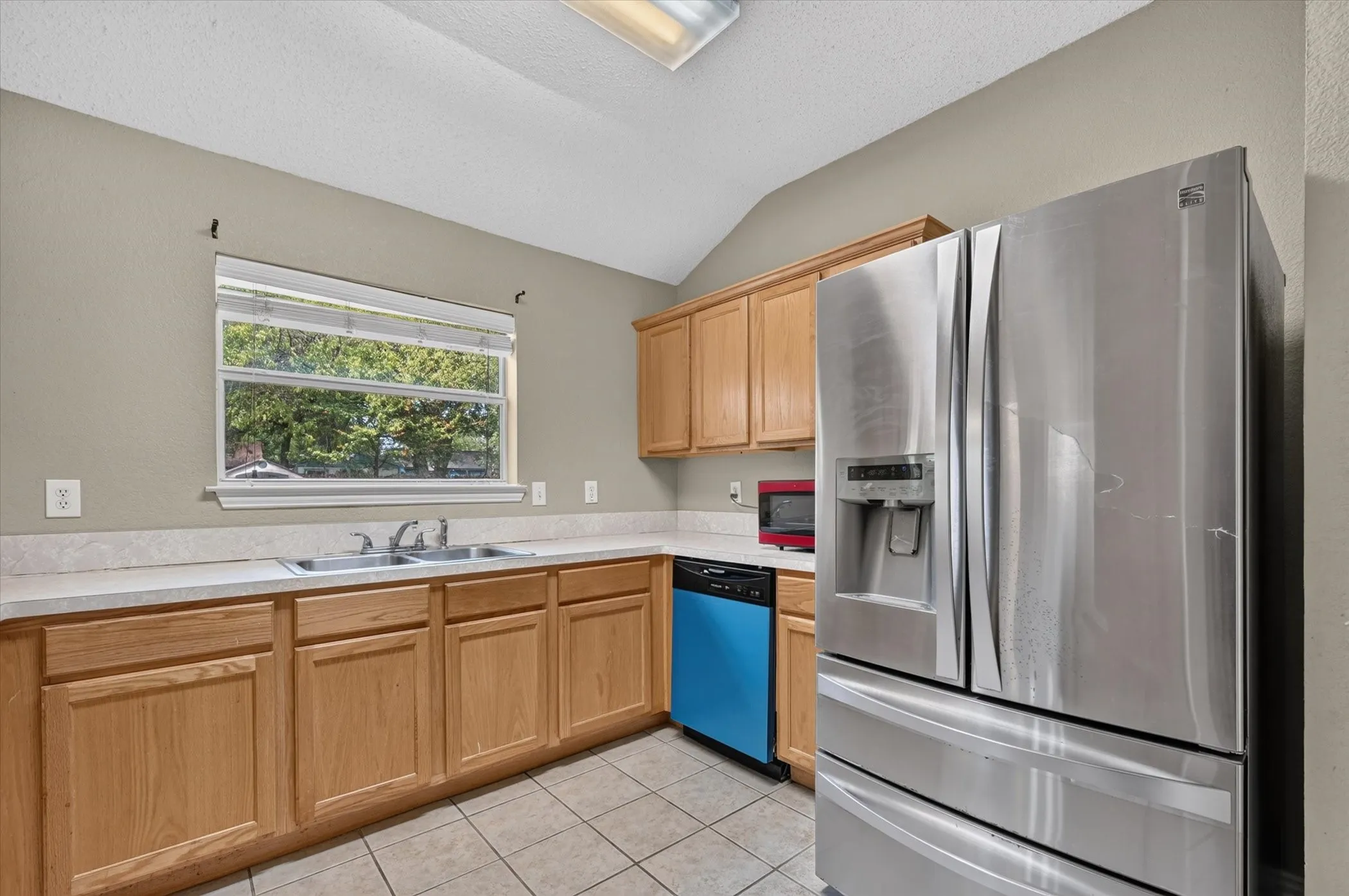 Single Family Residence For Rent in Dallas County , 315 S Jefferson Street, Irving, Texas 75060, 3 Bedroom, 2 Bathroom, 2 Garage spaces, 1,472 Sqft, built in 2004, mls#21380407, Real Estate Agent in Irving, Homes For Rent in Dallas county, Homes For Rent in Irving, Realtor in Irving Texas, Real Estate Brokerage Independent Realty Texas, Luminita Cordes Realtor