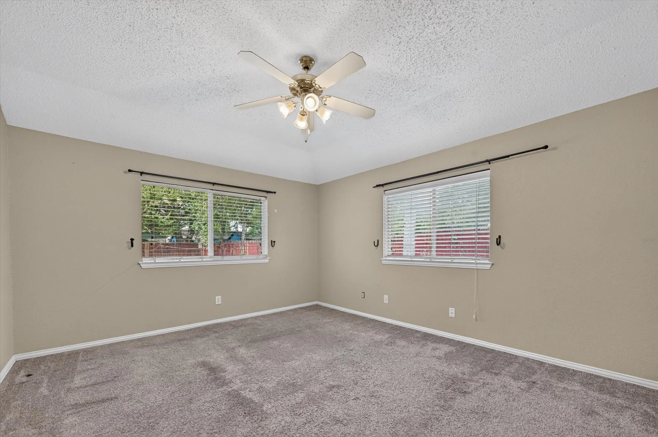 Single Family Residence For Rent in Dallas County , 315 S Jefferson Street, Irving, Texas 75060, 3 Bedroom, 2 Bathroom, 2 Garage spaces, 1,472 Sqft, built in 2004, mls#21380407, Real Estate Agent in Irving, Homes For Rent in Dallas county, Homes For Rent in Irving, Realtor in Irving Texas, Real Estate Brokerage Independent Realty Texas, Luminita Cordes Realtor
