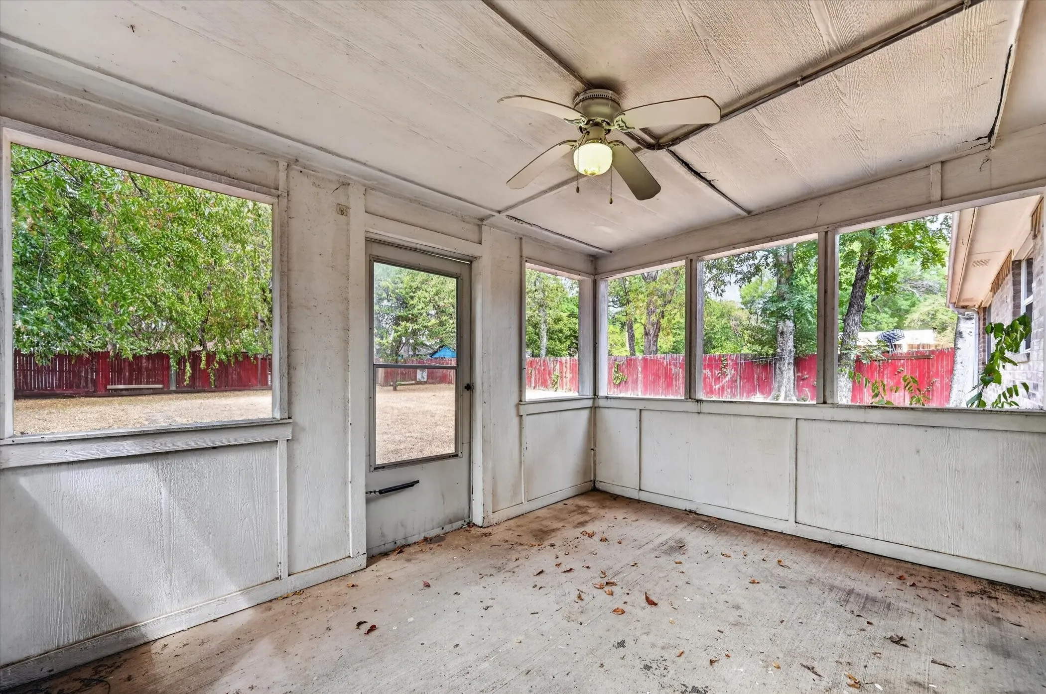 Single Family Residence For Rent in Dallas County , 315 S Jefferson Street, Irving, Texas 75060, 3 Bedroom, 2 Bathroom, 2 Garage spaces, 1,472 Sqft, built in 2004, mls#21380407, Real Estate Agent in Irving, Homes For Rent in Dallas county, Homes For Rent in Irving, Realtor in Irving Texas, Real Estate Brokerage Independent Realty Texas, Luminita Cordes Realtor