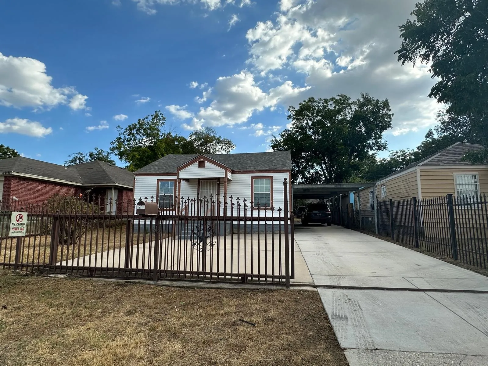 Single Family Residence For Sale in Tarrant County , 2720 Burchill Road, Fort Worth, Texas 76105, 2 Bedroom, 1 Bathroom, Garage spaces, 840 Sqft, built in 1945, mls#21380386, Real Estate Agent in Fort Worth, Homes For Sale in Tarrant county, Homes For Sale in Fort Worth, Realtor in Fort Worth Texas, Real Estate Brokerage Independent Realty Texas, Luminita Cordes Realtor