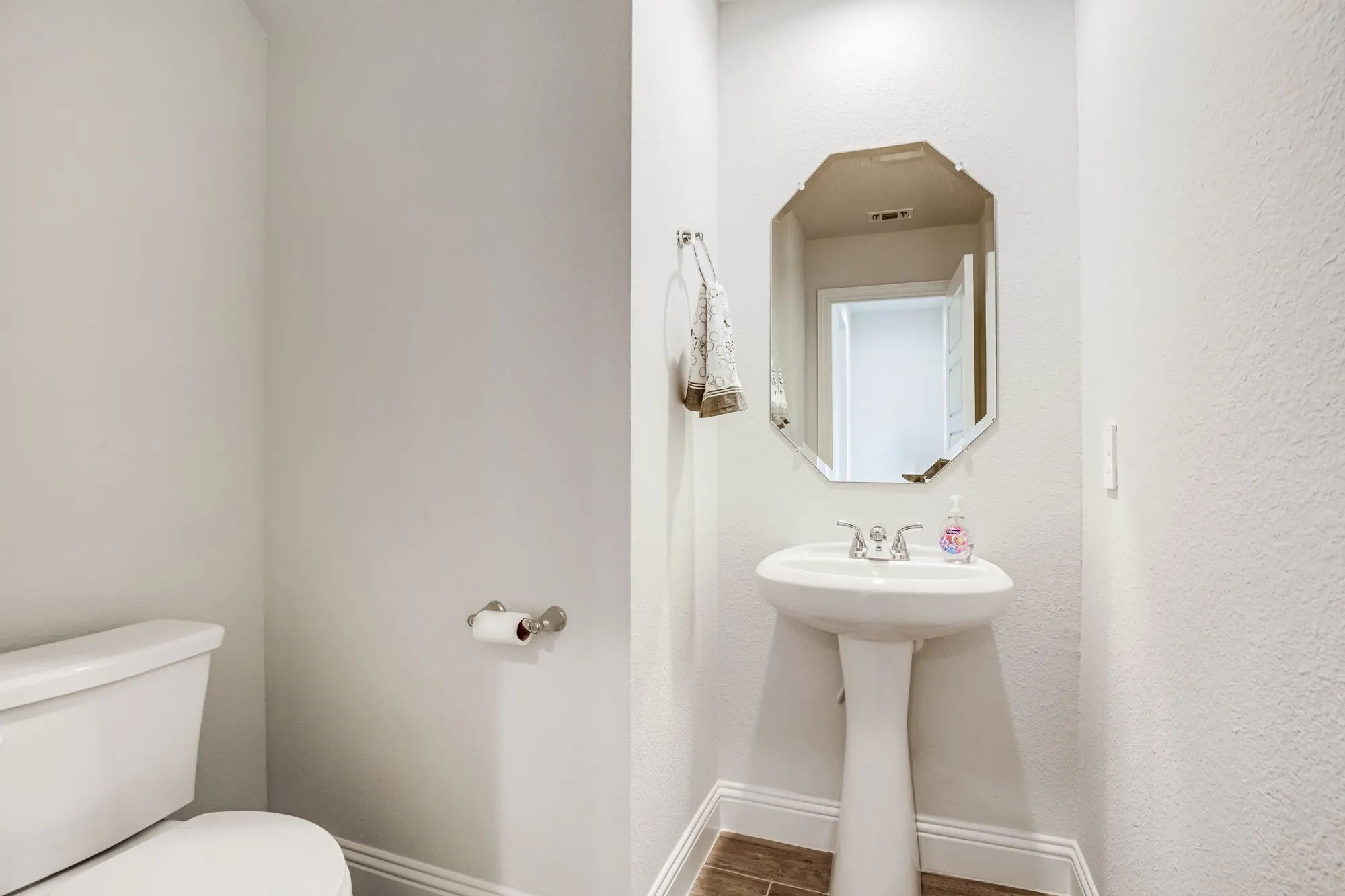 Townhouse For Rent in Tarrant County , 6000 Bursey Road, Watauga, Texas 76148, 3 Bedroom, 3 Bathroom, 2 Garage spaces, 1,659 Sqft, built in 2023, mls#21380416, Real Estate Agent in Watauga, Homes For Rent in Tarrant county, Homes For Rent in Watauga, Realtor in Watauga Texas, Real Estate Brokerage Independent Realty Texas, Luminita Cordes Realtor