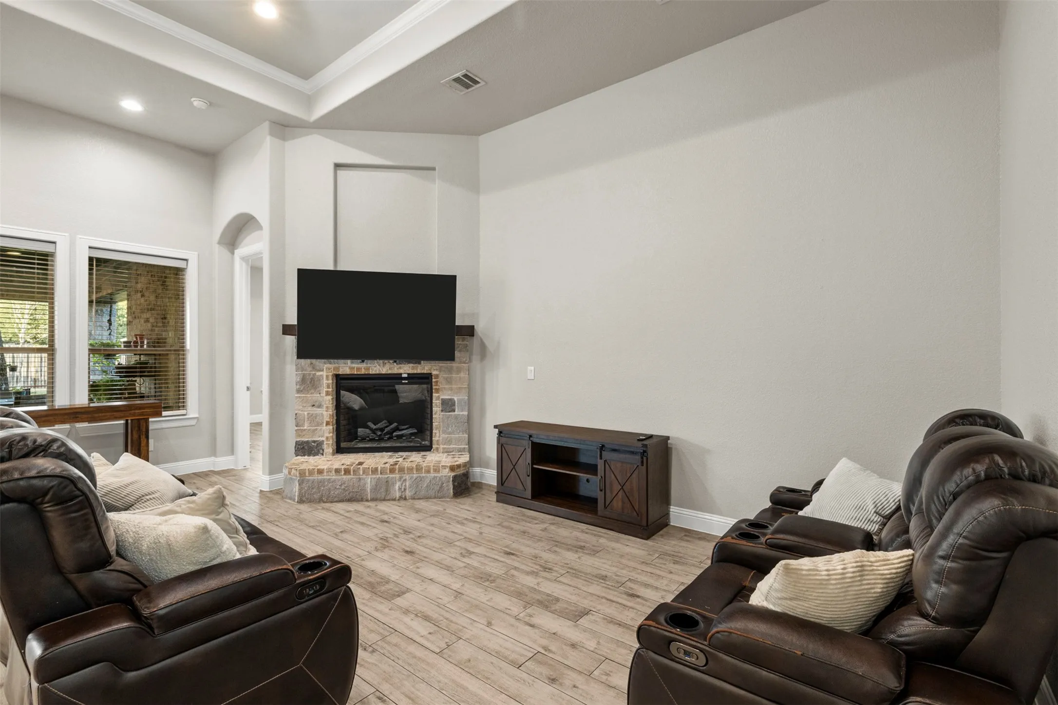 Tray ceiling with recessed lighting
