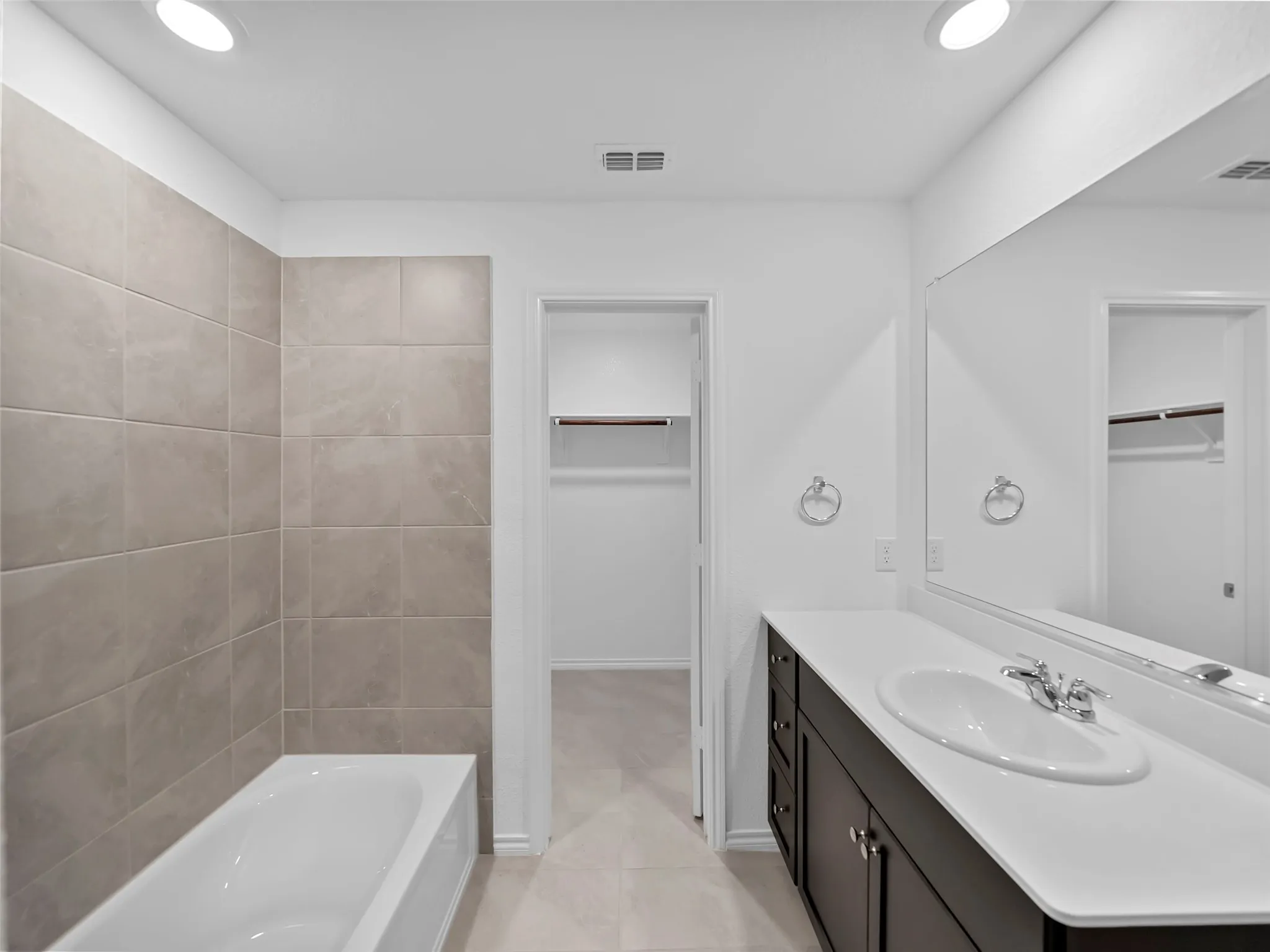 Single Family Residence For Rent in Collin County , 7765 Ruellia Road, Mc Kinney, Texas 75071, 3 Bedroom, 2 Bathroom, 2 Garage spaces, 1,411 Sqft, built in 2022, mls#21380425, Real Estate Agent in Mc Kinney, Homes For Rent in Collin county, Homes For Rent in Mc Kinney, Realtor in Mc Kinney Texas, Real Estate Brokerage Independent Realty Texas, Luminita Cordes Realtor