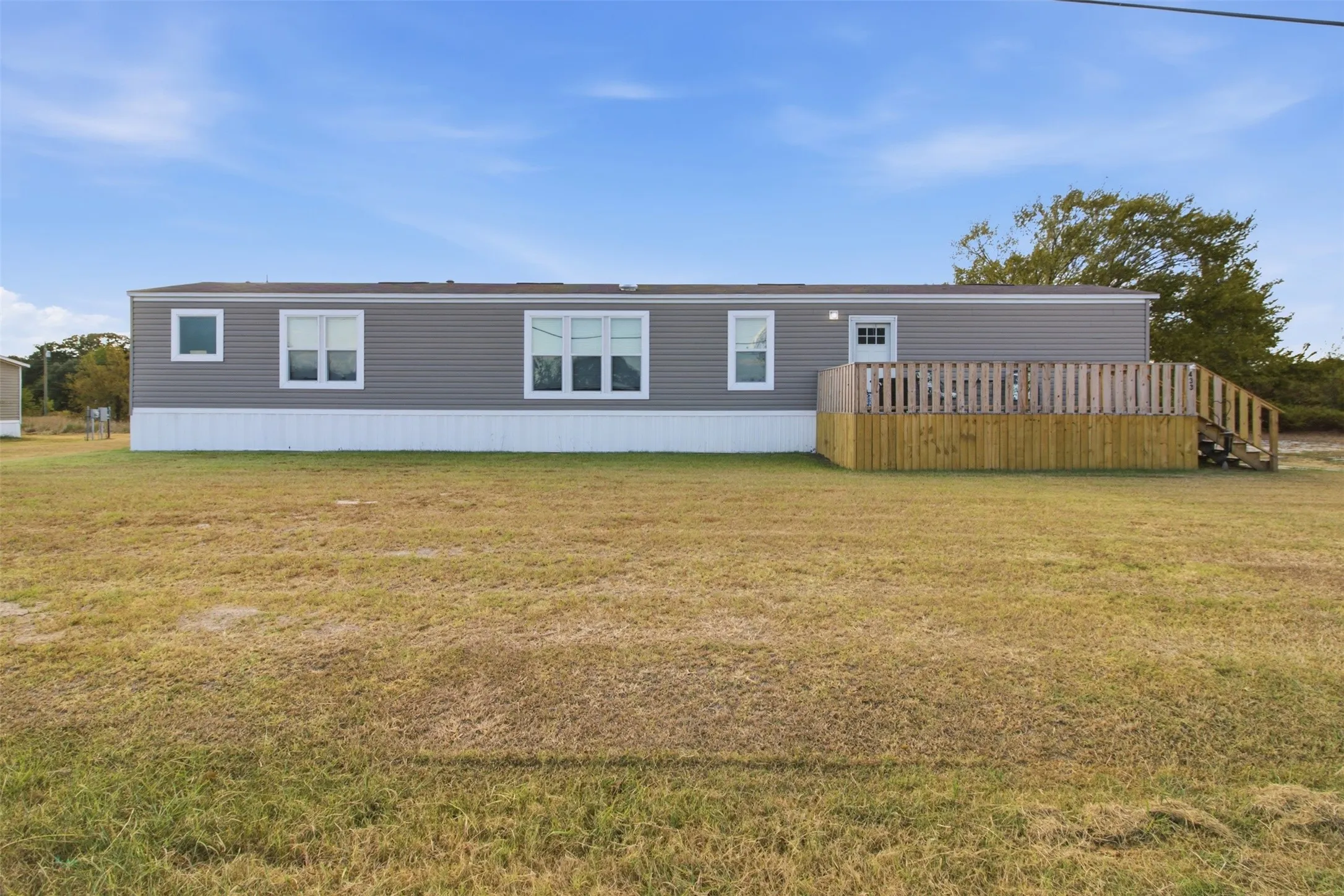 Manufactured Home For Sale in Henderson County , 433 Anchor Lane, Gun Barrel City, Texas 75156, 3 Bedroom, 2 Bathroom, Garage spaces, 1,216 Sqft, built in 2023, mls#21372210, Real Estate Agent in Gun Barrel City, Homes For Sale in Henderson county, Homes For Sale in Gun Barrel City, Realtor in Gun Barrel City Texas, Real Estate Brokerage Independent Realty Texas, Luminita Cordes Realtor
