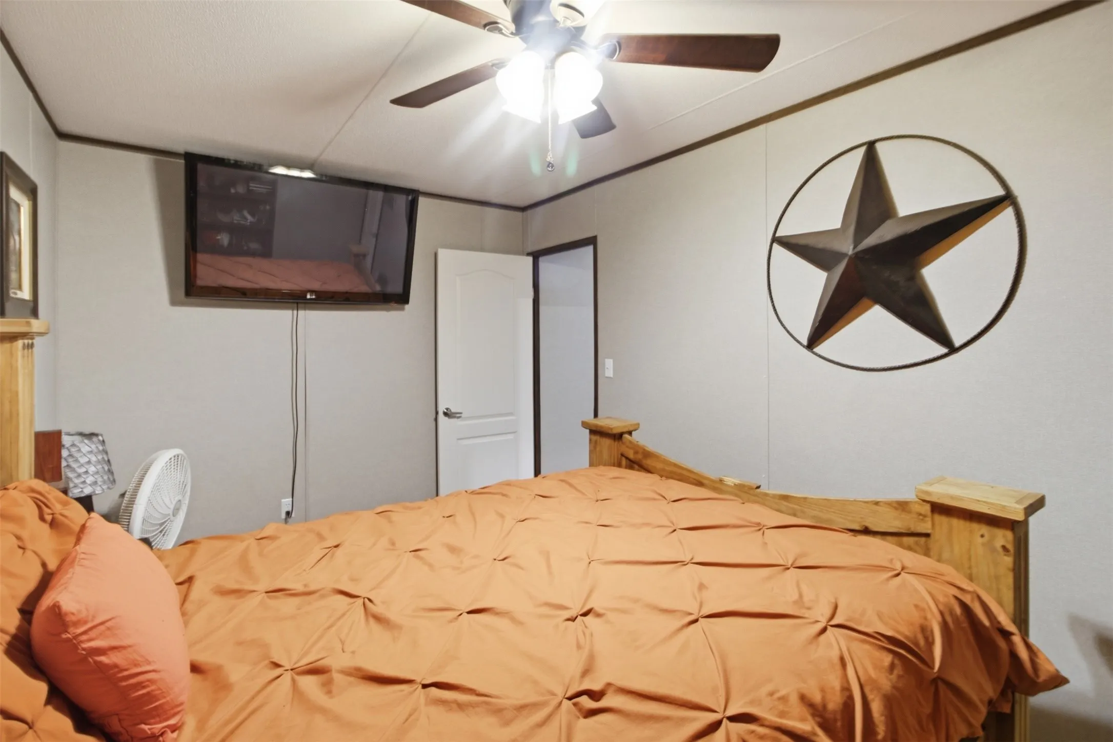 Manufactured Home For Sale in Henderson County , 433 Anchor Lane, Gun Barrel City, Texas 75156, 3 Bedroom, 2 Bathroom, Garage spaces, 1,216 Sqft, built in 2023, mls#21372210, Real Estate Agent in Gun Barrel City, Homes For Sale in Henderson county, Homes For Sale in Gun Barrel City, Realtor in Gun Barrel City Texas, Real Estate Brokerage Independent Realty Texas, Luminita Cordes Realtor