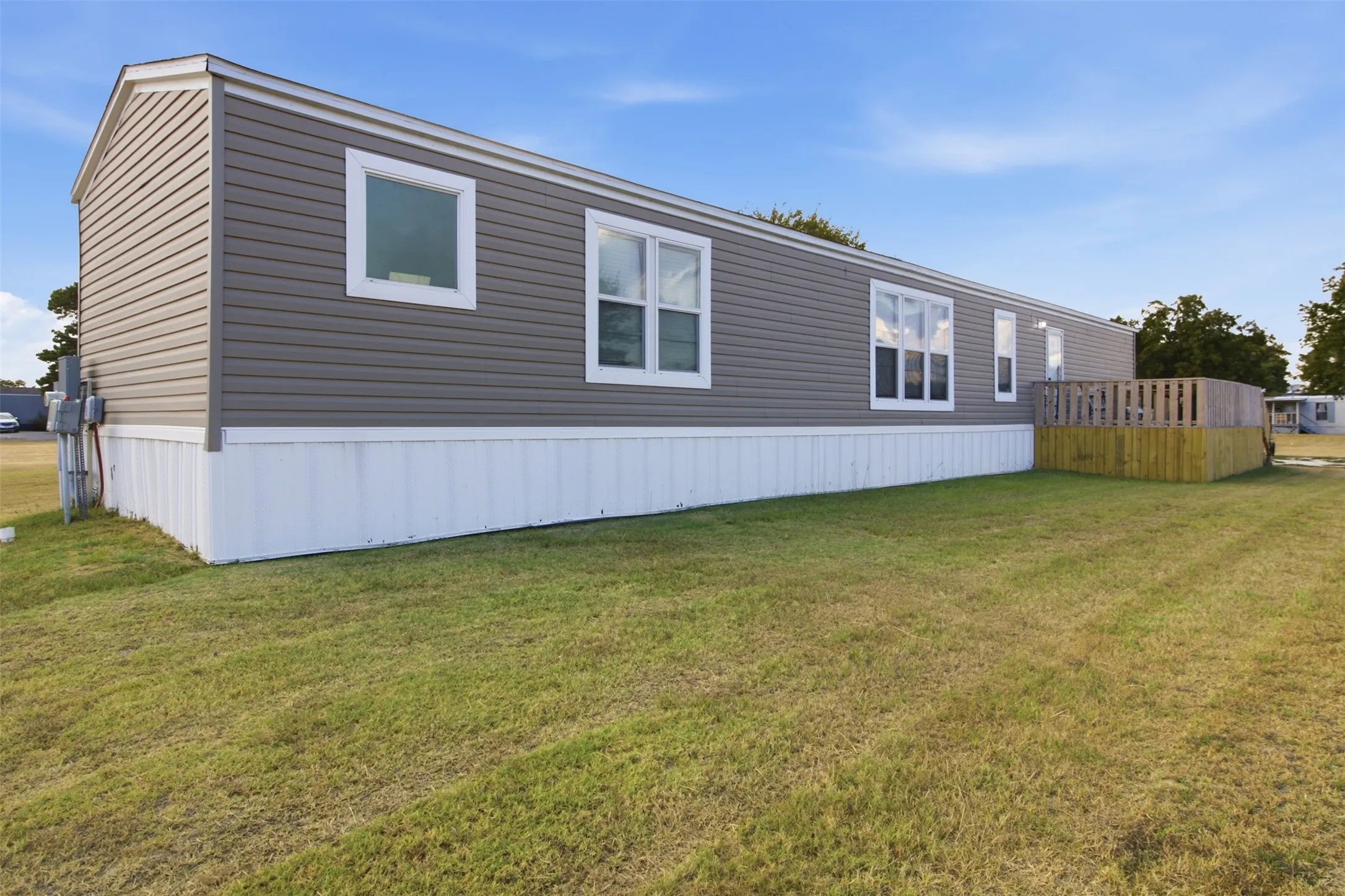 Manufactured Home For Sale in Henderson County , 433 Anchor Lane, Gun Barrel City, Texas 75156, 3 Bedroom, 2 Bathroom, Garage spaces, 1,216 Sqft, built in 2023, mls#21372210, Real Estate Agent in Gun Barrel City, Homes For Sale in Henderson county, Homes For Sale in Gun Barrel City, Realtor in Gun Barrel City Texas, Real Estate Brokerage Independent Realty Texas, Luminita Cordes Realtor