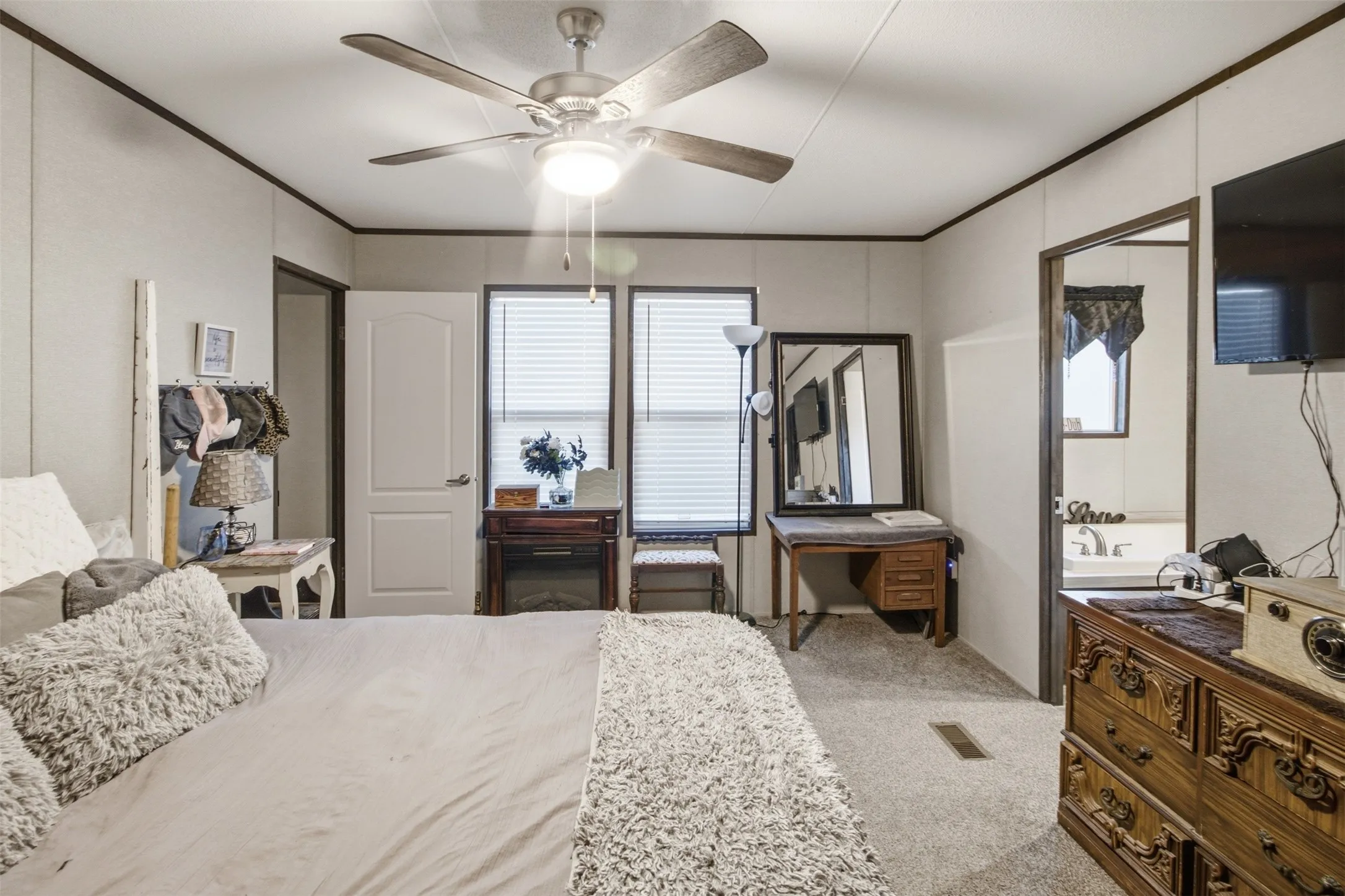 Manufactured Home For Sale in Henderson County , 433 Anchor Lane, Gun Barrel City, Texas 75156, 3 Bedroom, 2 Bathroom, Garage spaces, 1,216 Sqft, built in 2023, mls#21372210, Real Estate Agent in Gun Barrel City, Homes For Sale in Henderson county, Homes For Sale in Gun Barrel City, Realtor in Gun Barrel City Texas, Real Estate Brokerage Independent Realty Texas, Luminita Cordes Realtor
