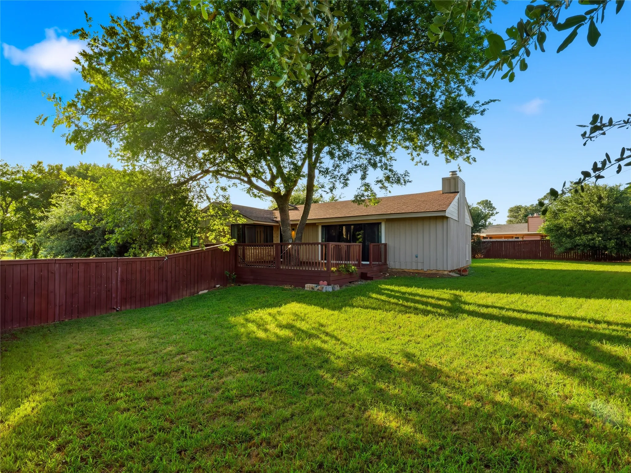 Single Family Residence For Rent in Grayson County , 52 Jacqueline Lane, Denison, Texas 75020, 2 Bedroom, 2 Bathroom, 2 Garage spaces, 1,546 Sqft, built in 1986, mls#21380432, Real Estate Agent in Denison, Homes For Rent in Grayson county, Homes For Rent in Denison, Realtor in Denison Texas, Real Estate Brokerage Independent Realty Texas, Luminita Cordes Realtor