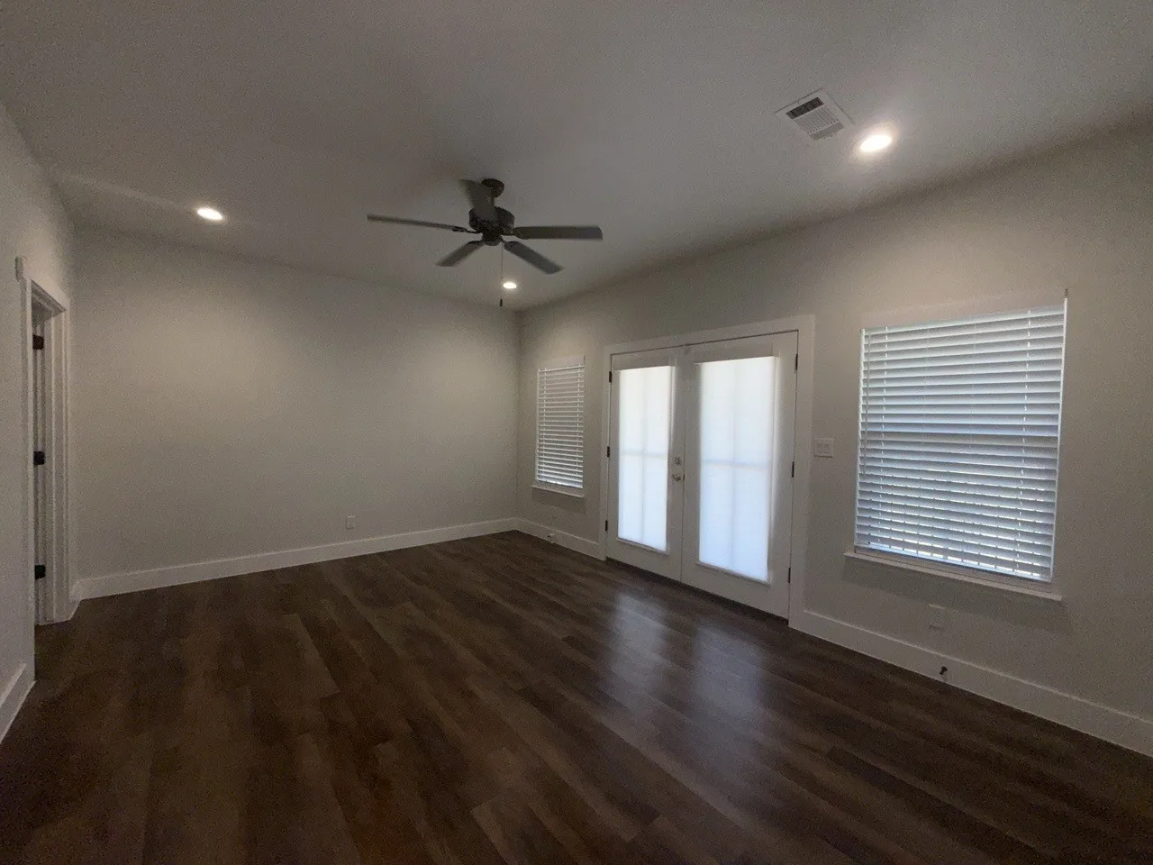 Single Family Residence For Sale in Henderson County , 138 Sunset Drive, Gun Barrel City, Texas 75156, 4 Bedroom, 3 Bathroom, 2 Garage spaces, 2,625 Sqft, built in 2022, mls#21380437, Real Estate Agent in Gun Barrel City, Homes For Sale in Henderson county, Homes For Sale in Gun Barrel City, Realtor in Gun Barrel City Texas, Real Estate Brokerage Independent Realty Texas, Luminita Cordes Realtor