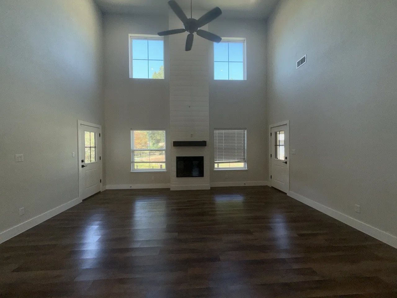 Single Family Residence For Sale in Henderson County , 138 Sunset Drive, Gun Barrel City, Texas 75156, 4 Bedroom, 3 Bathroom, 2 Garage spaces, 2,625 Sqft, built in 2022, mls#21380437, Real Estate Agent in Gun Barrel City, Homes For Sale in Henderson county, Homes For Sale in Gun Barrel City, Realtor in Gun Barrel City Texas, Real Estate Brokerage Independent Realty Texas, Luminita Cordes Realtor