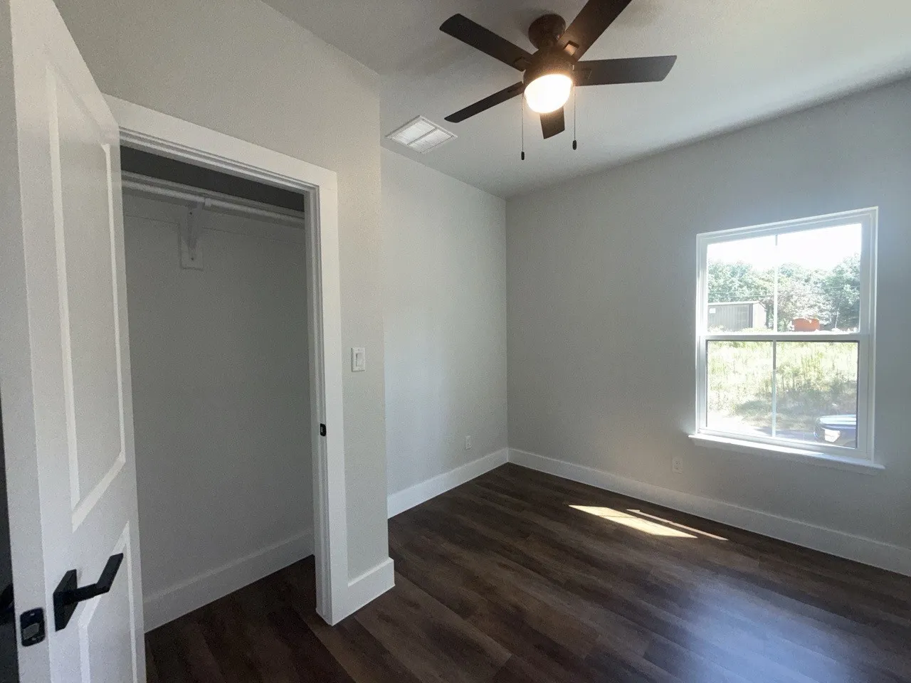 Single Family Residence For Sale in Henderson County , 138 Sunset Drive, Gun Barrel City, Texas 75156, 4 Bedroom, 3 Bathroom, 2 Garage spaces, 2,625 Sqft, built in 2022, mls#21380437, Real Estate Agent in Gun Barrel City, Homes For Sale in Henderson county, Homes For Sale in Gun Barrel City, Realtor in Gun Barrel City Texas, Real Estate Brokerage Independent Realty Texas, Luminita Cordes Realtor