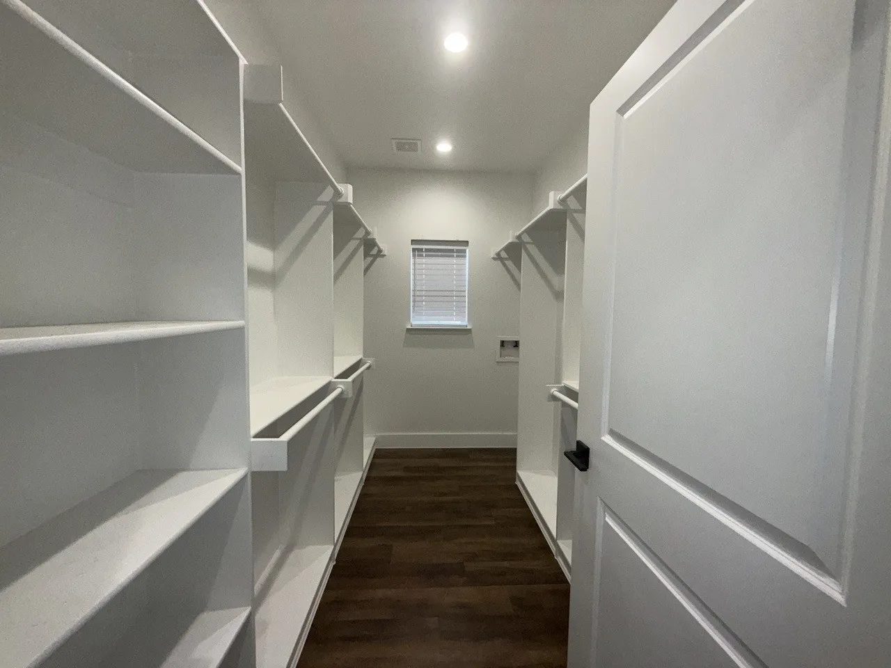 Single Family Residence For Sale in Henderson County , 138 Sunset Drive, Gun Barrel City, Texas 75156, 4 Bedroom, 3 Bathroom, 2 Garage spaces, 2,625 Sqft, built in 2022, mls#21380437, Real Estate Agent in Gun Barrel City, Homes For Sale in Henderson county, Homes For Sale in Gun Barrel City, Realtor in Gun Barrel City Texas, Real Estate Brokerage Independent Realty Texas, Luminita Cordes Realtor