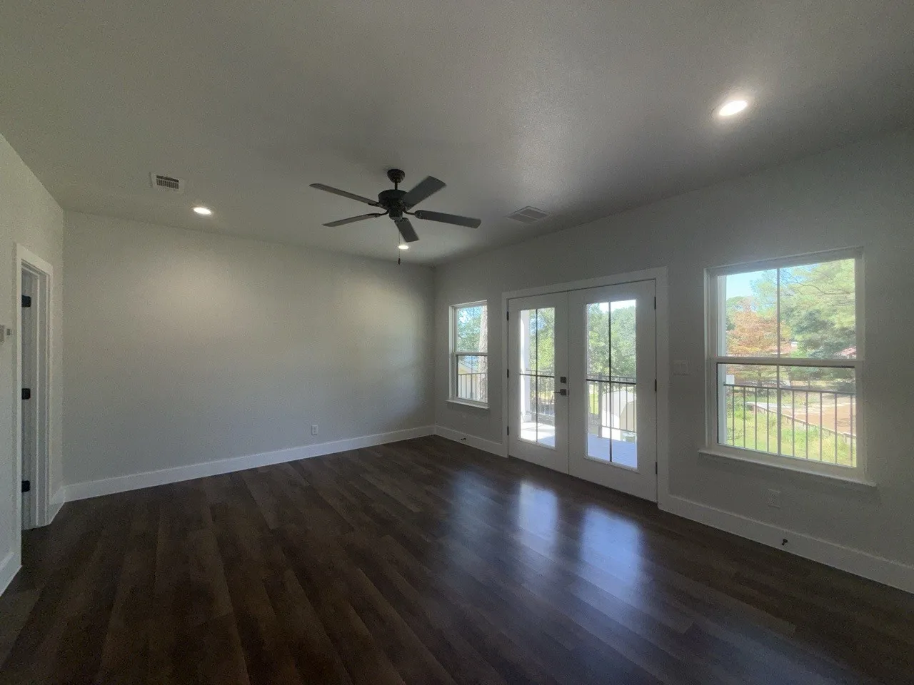 Single Family Residence For Sale in Henderson County , 138 Sunset Drive, Gun Barrel City, Texas 75156, 4 Bedroom, 3 Bathroom, 2 Garage spaces, 2,625 Sqft, built in 2022, mls#21380437, Real Estate Agent in Gun Barrel City, Homes For Sale in Henderson county, Homes For Sale in Gun Barrel City, Realtor in Gun Barrel City Texas, Real Estate Brokerage Independent Realty Texas, Luminita Cordes Realtor