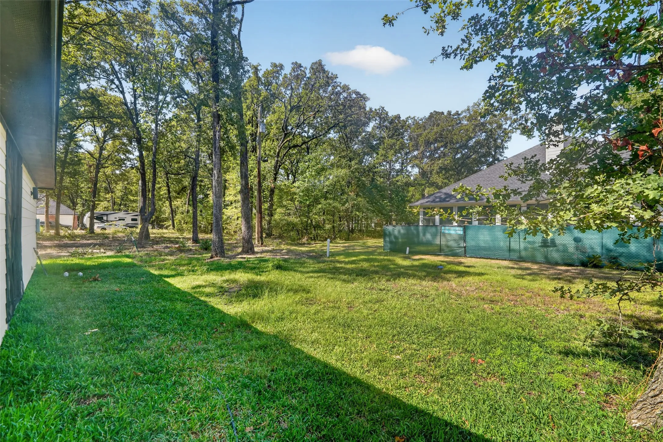 Single Family Residence For Sale in Henderson County , 219 E Beachwood Loop, Trinidad, Texas 75163, 3 Bedroom, 2 Bathroom, 2 Garage spaces, 1,428 Sqft, built in 2023, mls#21380441, Real Estate Agent in Trinidad, Homes For Sale in Henderson county, Homes For Sale in Trinidad, Realtor in Trinidad Texas, Real Estate Brokerage Independent Realty Texas, Luminita Cordes Realtor