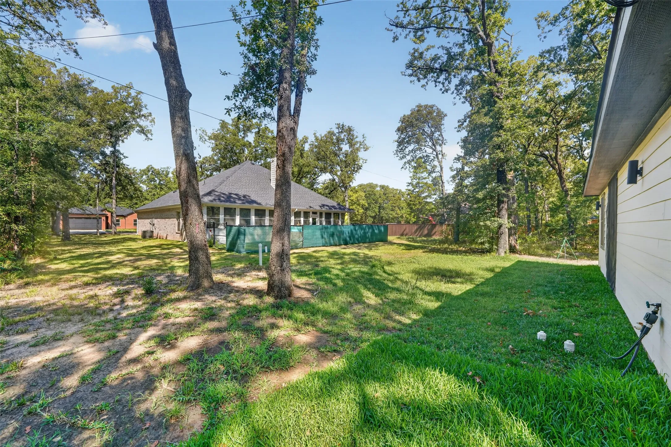 Single Family Residence For Sale in Henderson County , 219 E Beachwood Loop, Trinidad, Texas 75163, 3 Bedroom, 2 Bathroom, 2 Garage spaces, 1,428 Sqft, built in 2023, mls#21380441, Real Estate Agent in Trinidad, Homes For Sale in Henderson county, Homes For Sale in Trinidad, Realtor in Trinidad Texas, Real Estate Brokerage Independent Realty Texas, Luminita Cordes Realtor