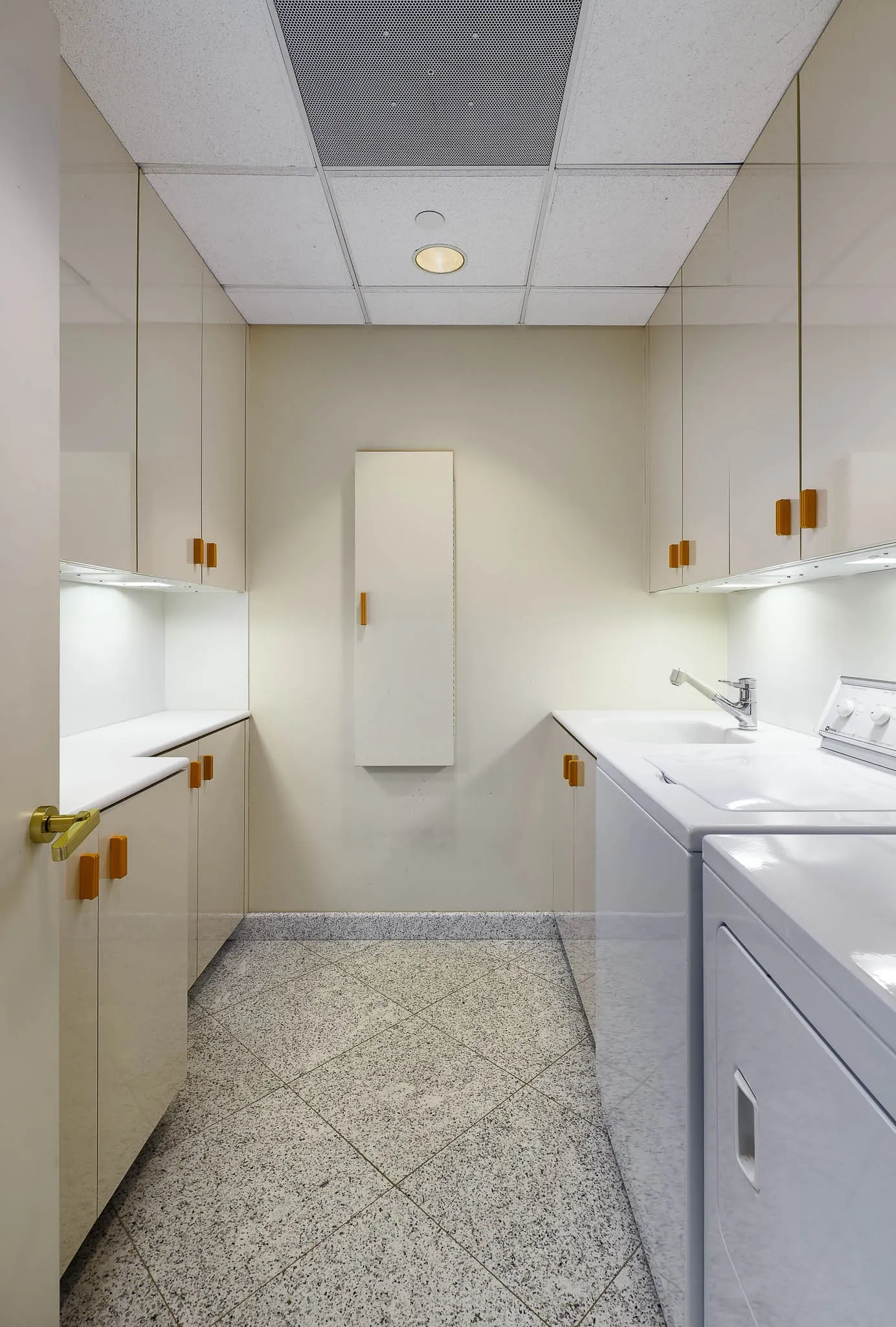 Condominium For Sale in Dallas County , 2801 Turtle Creek Boulevard 8W, Dallas, Texas 75219, 2 Bedroom, 5 Bathroom, 2 Garage spaces, 5,302 Sqft, built in 1992, mls#21380201, Real Estate Agent in Dallas, Homes For Sale in Dallas county, Homes For Sale in Dallas, Realtor in Dallas Texas, Real Estate Brokerage Independent Realty Texas, Luminita Cordes Realtor