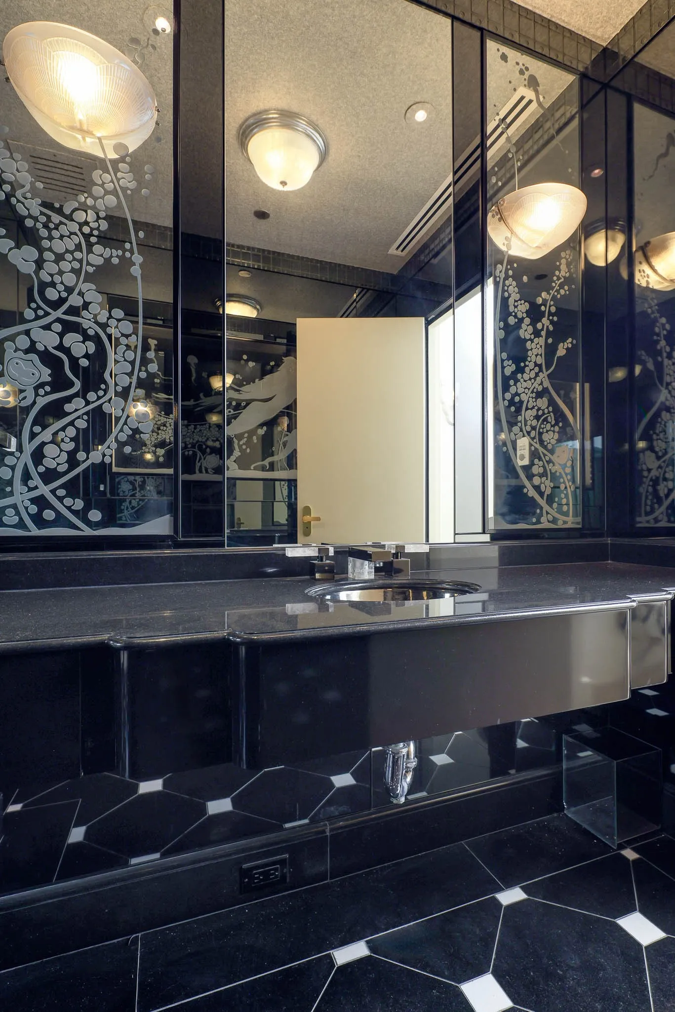 Condominium For Sale in Dallas County , 2801 Turtle Creek Boulevard 8W, Dallas, Texas 75219, 2 Bedroom, 5 Bathroom, 2 Garage spaces, 5,302 Sqft, built in 1992, mls#21380201, Real Estate Agent in Dallas, Homes For Sale in Dallas county, Homes For Sale in Dallas, Realtor in Dallas Texas, Real Estate Brokerage Independent Realty Texas, Luminita Cordes Realtor