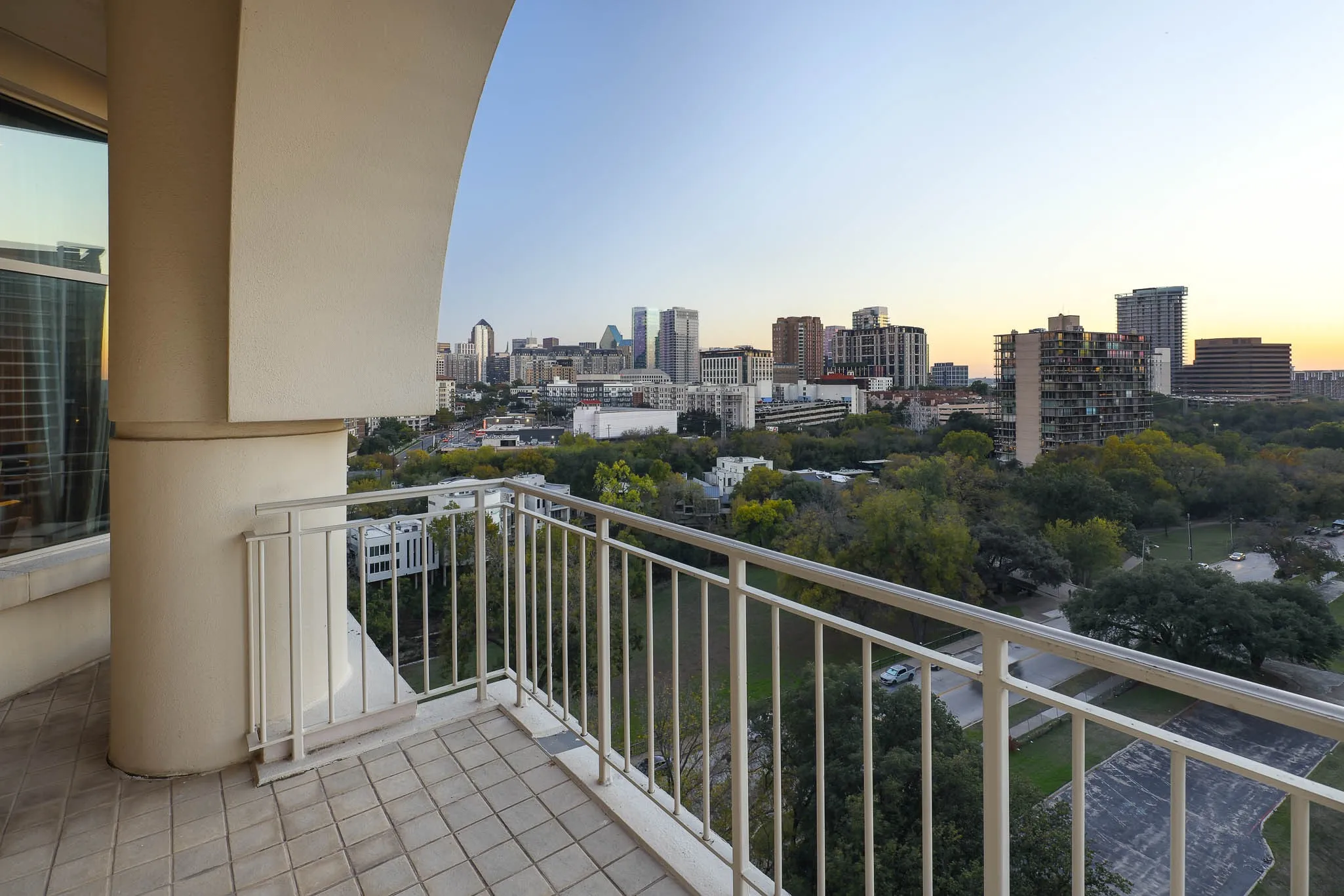 Condominium For Sale in Dallas County , 2801 Turtle Creek Boulevard 8W, Dallas, Texas 75219, 2 Bedroom, 5 Bathroom, 2 Garage spaces, 5,302 Sqft, built in 1992, mls#21380201, Real Estate Agent in Dallas, Homes For Sale in Dallas county, Homes For Sale in Dallas, Realtor in Dallas Texas, Real Estate Brokerage Independent Realty Texas, Luminita Cordes Realtor