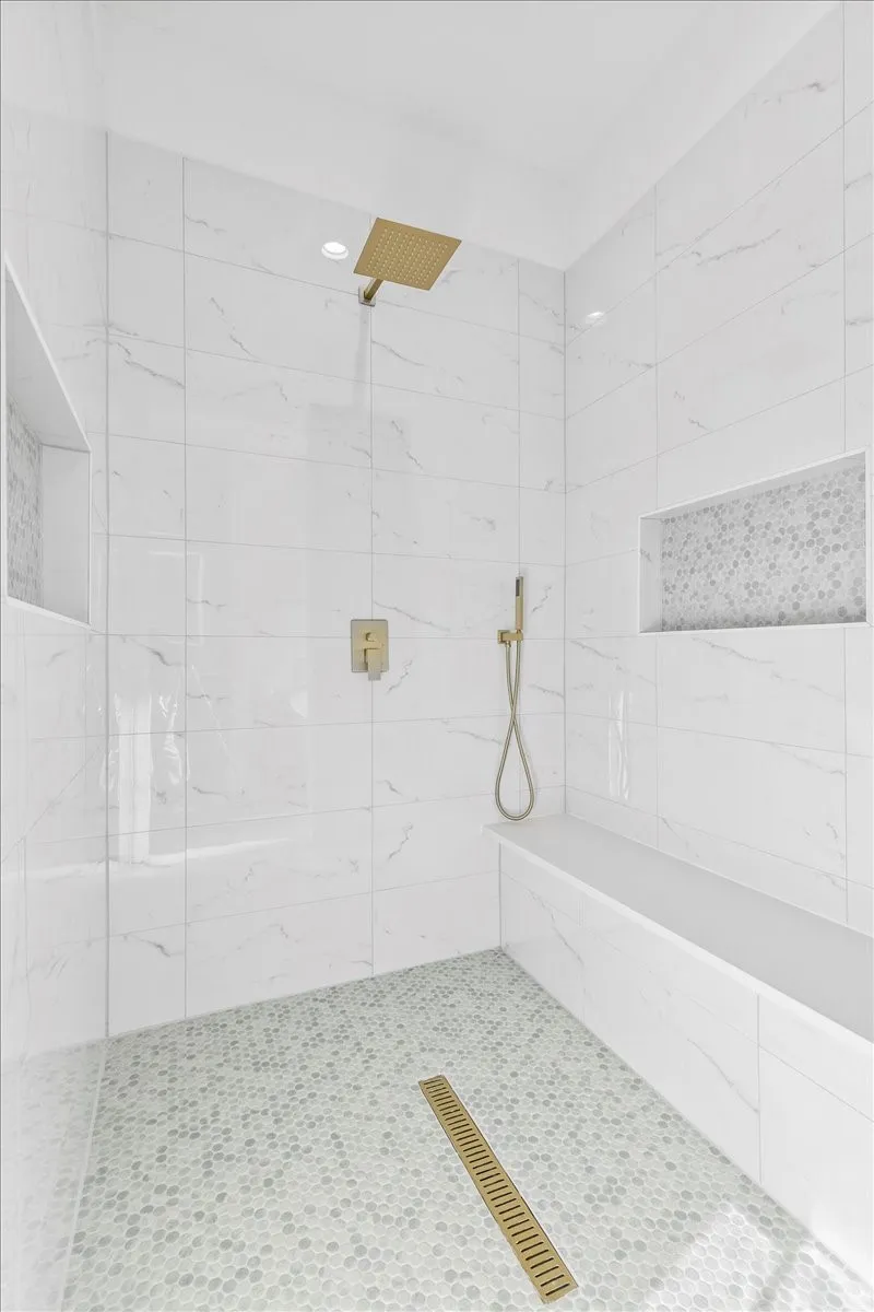 Barrier free / roll in master shower