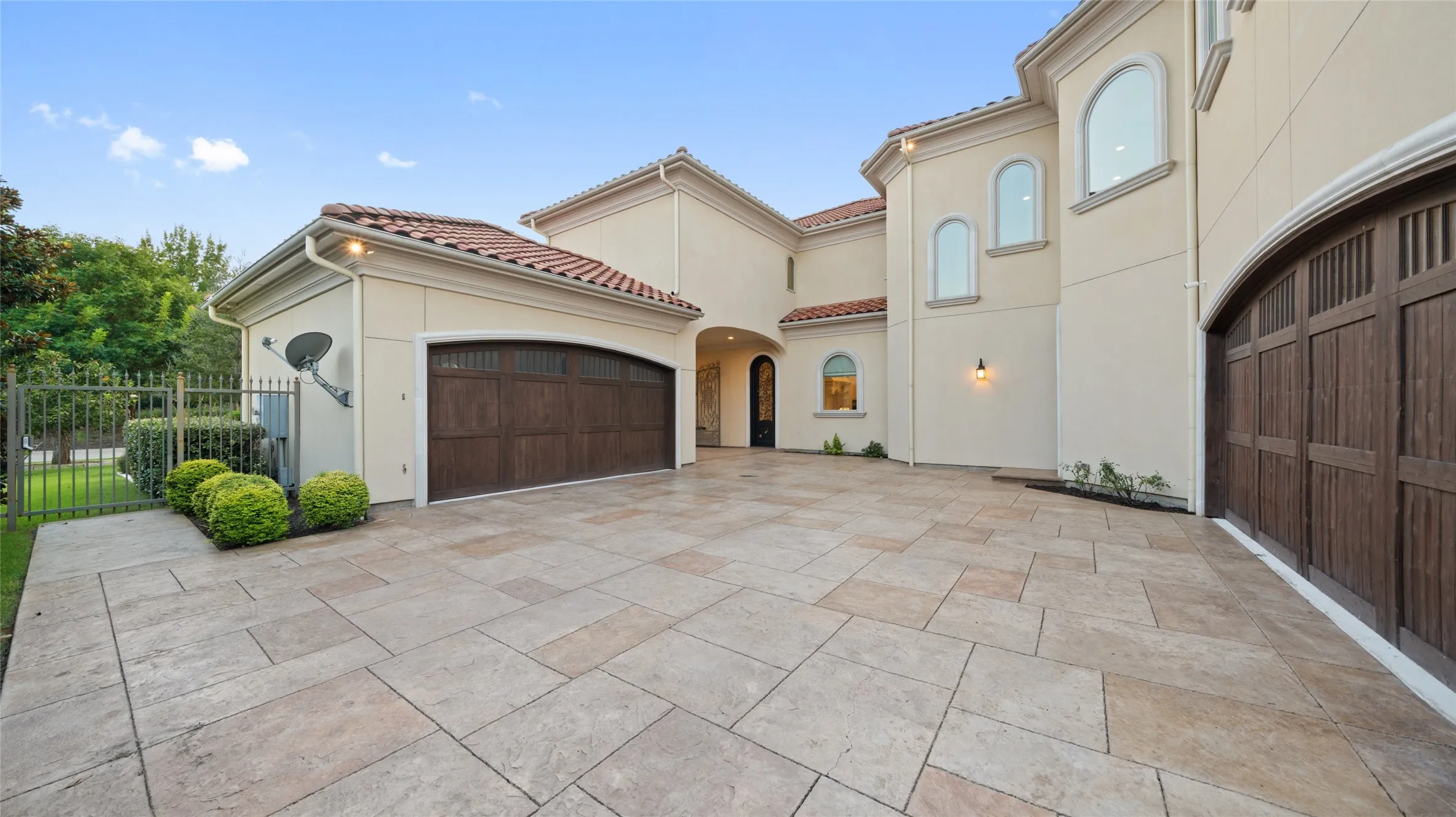 Single Family Residence For Sale in Collin County , 408 Lakeway Drive, Allen, Texas 75013, 5 Bedroom, 6 Bathroom, 4 Garage spaces, 9,628 Sqft, built in 2013, mls#21380377, Real Estate Agent in Allen, Homes For Sale in Collin county, Homes For Sale in Allen, Realtor in Allen Texas, Real Estate Brokerage Independent Realty Texas, Luminita Cordes Realtor