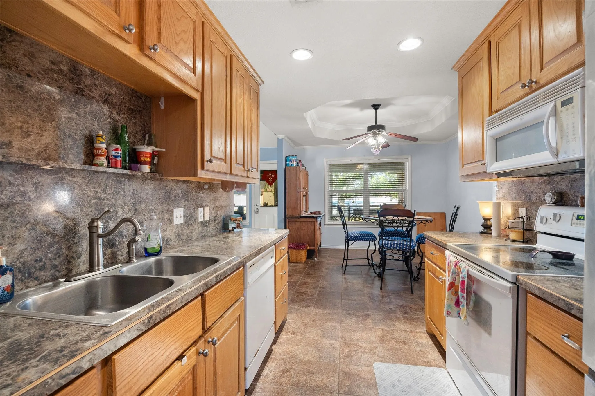Single Family Residence For Sale in Hood County , 612 Parker Lane, Granbury, Texas 76048, 3 Bedroom, 2 Bathroom, 2 Garage spaces, 1,973 Sqft, built in 2006, mls#21380450, Real Estate Agent in Granbury, Homes For Sale in Hood county, Homes For Sale in Granbury, Realtor in Granbury Texas, Real Estate Brokerage Independent Realty Texas, Luminita Cordes Realtor