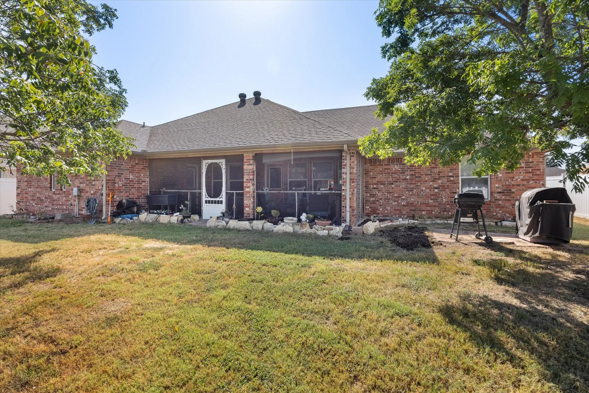 Single Family Residence For Sale in Hood County , 612 Parker Lane, Granbury, Texas 76048, 3 Bedroom, 2 Bathroom, 2 Garage spaces, 1,973 Sqft, built in 2006, mls#21380450, Real Estate Agent in Granbury, Homes For Sale in Hood county, Homes For Sale in Granbury, Realtor in Granbury Texas, Real Estate Brokerage Independent Realty Texas, Luminita Cordes Realtor