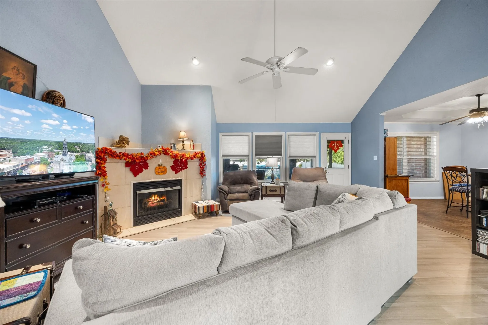 Single Family Residence For Sale in Hood County , 612 Parker Lane, Granbury, Texas 76048, 3 Bedroom, 2 Bathroom, 2 Garage spaces, 1,973 Sqft, built in 2006, mls#21380450, Real Estate Agent in Granbury, Homes For Sale in Hood county, Homes For Sale in Granbury, Realtor in Granbury Texas, Real Estate Brokerage Independent Realty Texas, Luminita Cordes Realtor