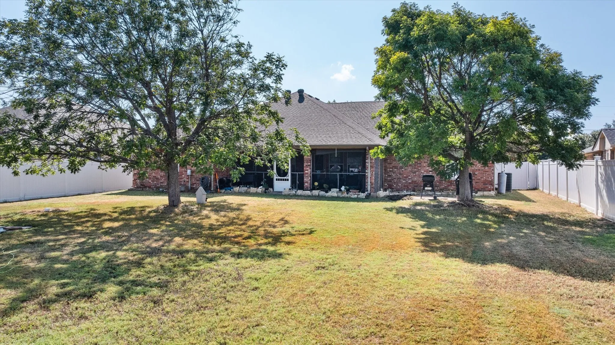 Single Family Residence For Sale in Hood County , 612 Parker Lane, Granbury, Texas 76048, 3 Bedroom, 2 Bathroom, 2 Garage spaces, 1,973 Sqft, built in 2006, mls#21380450, Real Estate Agent in Granbury, Homes For Sale in Hood county, Homes For Sale in Granbury, Realtor in Granbury Texas, Real Estate Brokerage Independent Realty Texas, Luminita Cordes Realtor