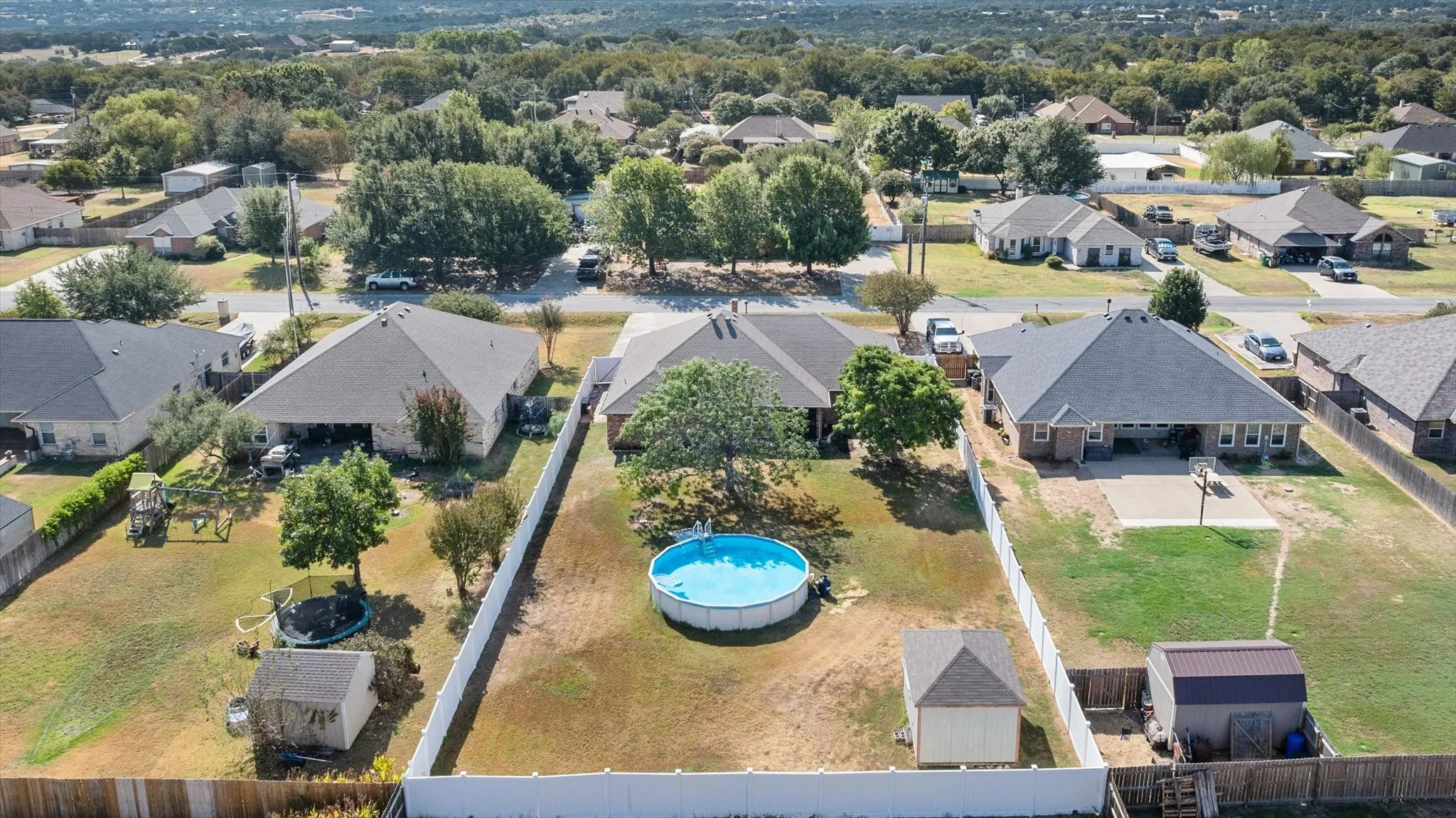 Single Family Residence For Sale in Hood County , 612 Parker Lane, Granbury, Texas 76048, 3 Bedroom, 2 Bathroom, 2 Garage spaces, 1,973 Sqft, built in 2006, mls#21380450, Real Estate Agent in Granbury, Homes For Sale in Hood county, Homes For Sale in Granbury, Realtor in Granbury Texas, Real Estate Brokerage Independent Realty Texas, Luminita Cordes Realtor